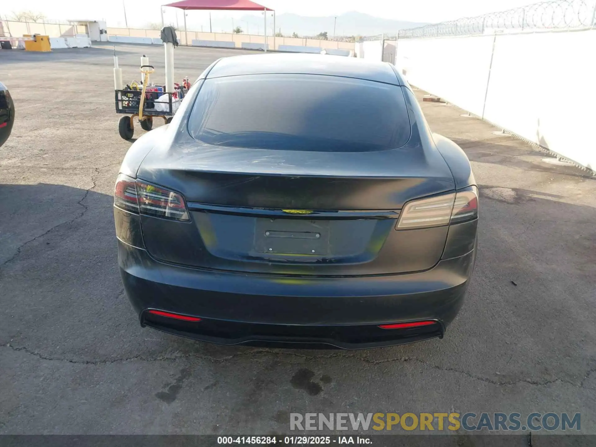 16 Photograph of a damaged car 5YJSA1E57NF493457 TESLA MODEL S 2022