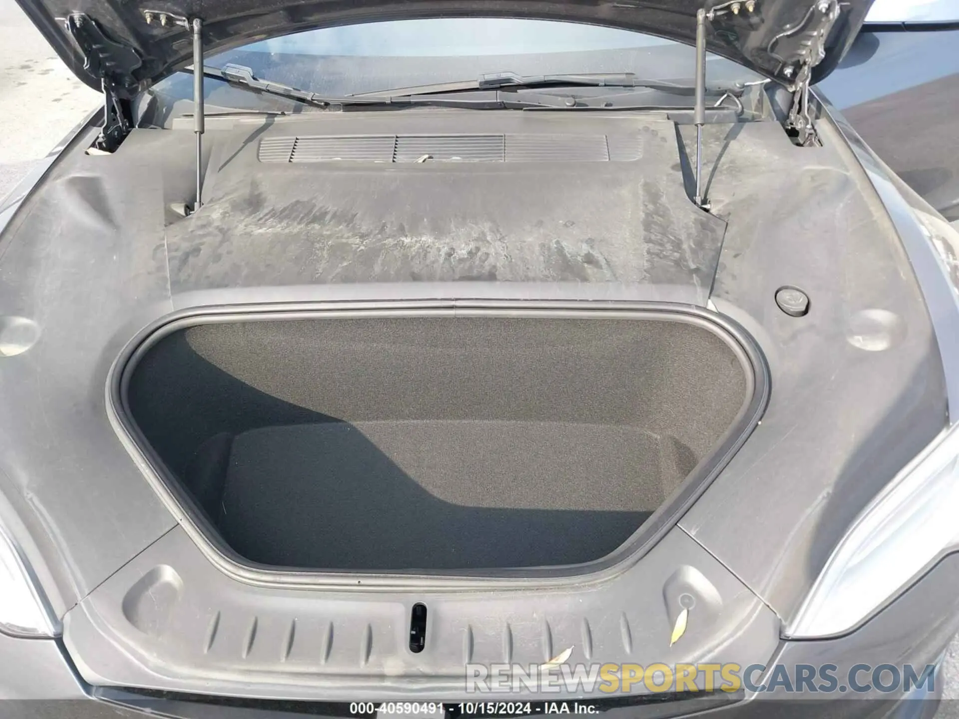10 Photograph of a damaged car 5YJSA1E58NF469507 TESLA MODEL S 2022