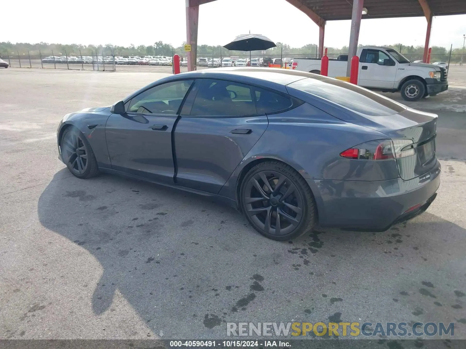 3 Photograph of a damaged car 5YJSA1E58NF469507 TESLA MODEL S 2022