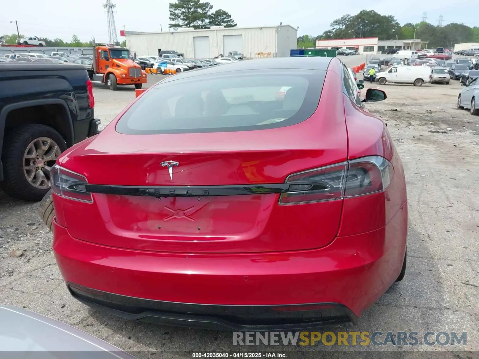 16 Photograph of a damaged car 5YJSA1E58NF470737 TESLA MODEL S 2022