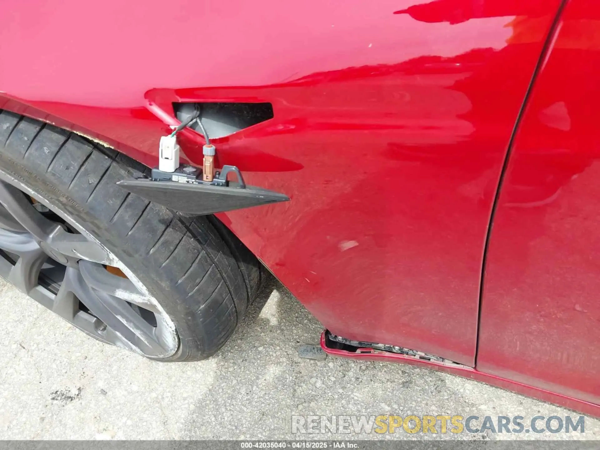 19 Photograph of a damaged car 5YJSA1E58NF470737 TESLA MODEL S 2022