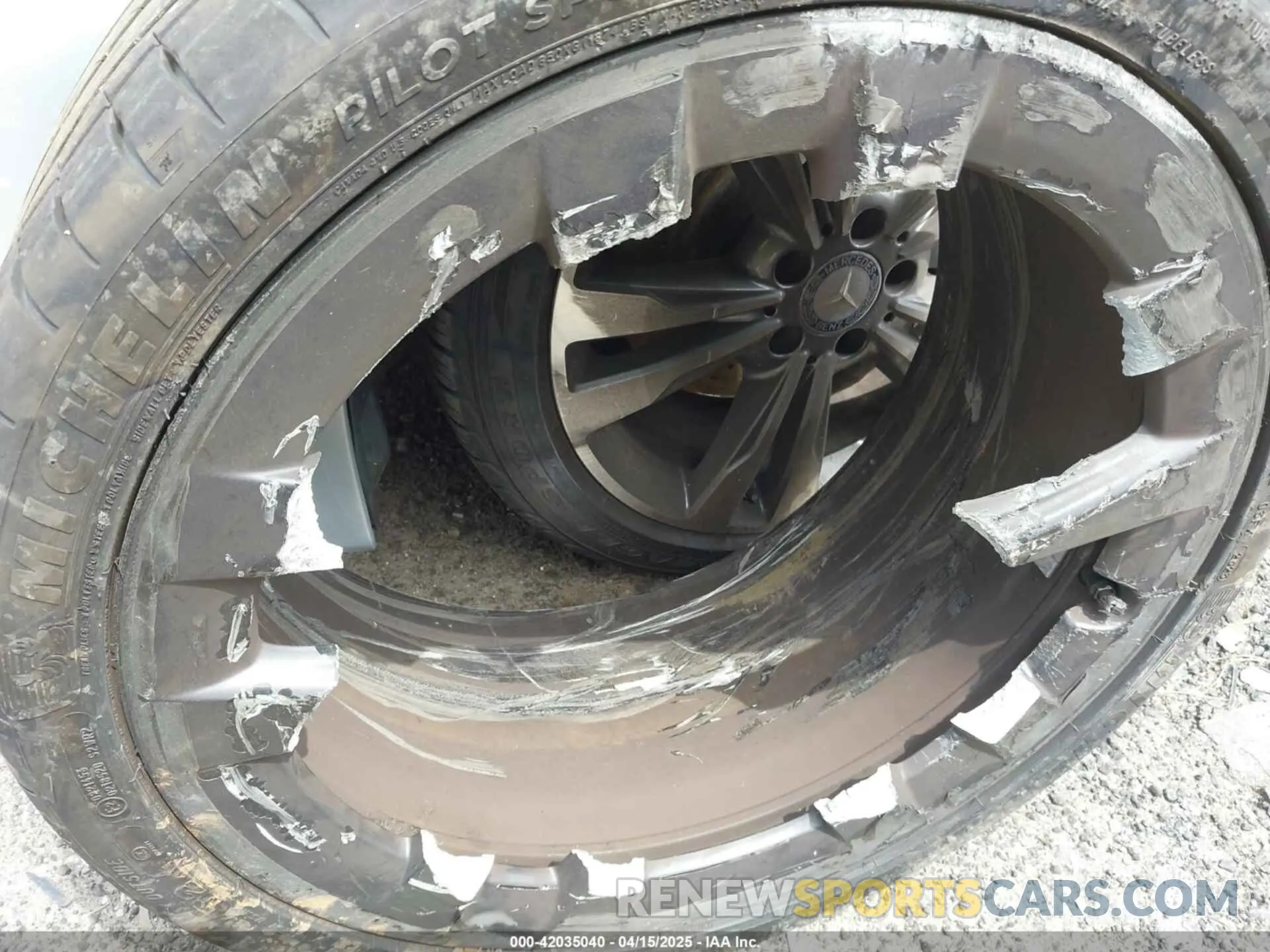 20 Photograph of a damaged car 5YJSA1E58NF470737 TESLA MODEL S 2022