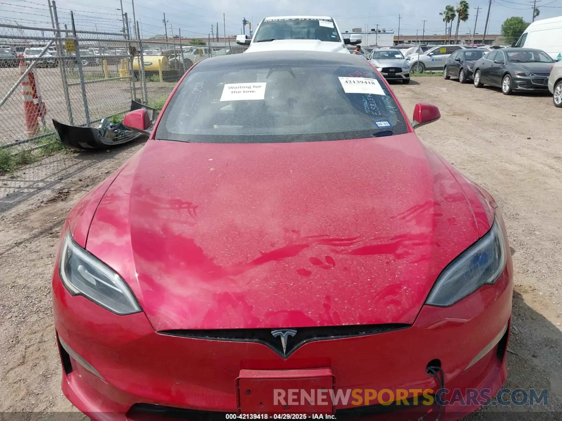 10 Photograph of a damaged car 5YJSA1E58NF486727 TESLA MODEL S 2022