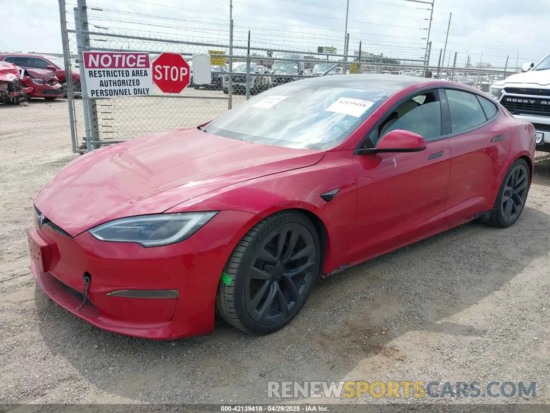 2 Photograph of a damaged car 5YJSA1E58NF486727 TESLA MODEL S 2022