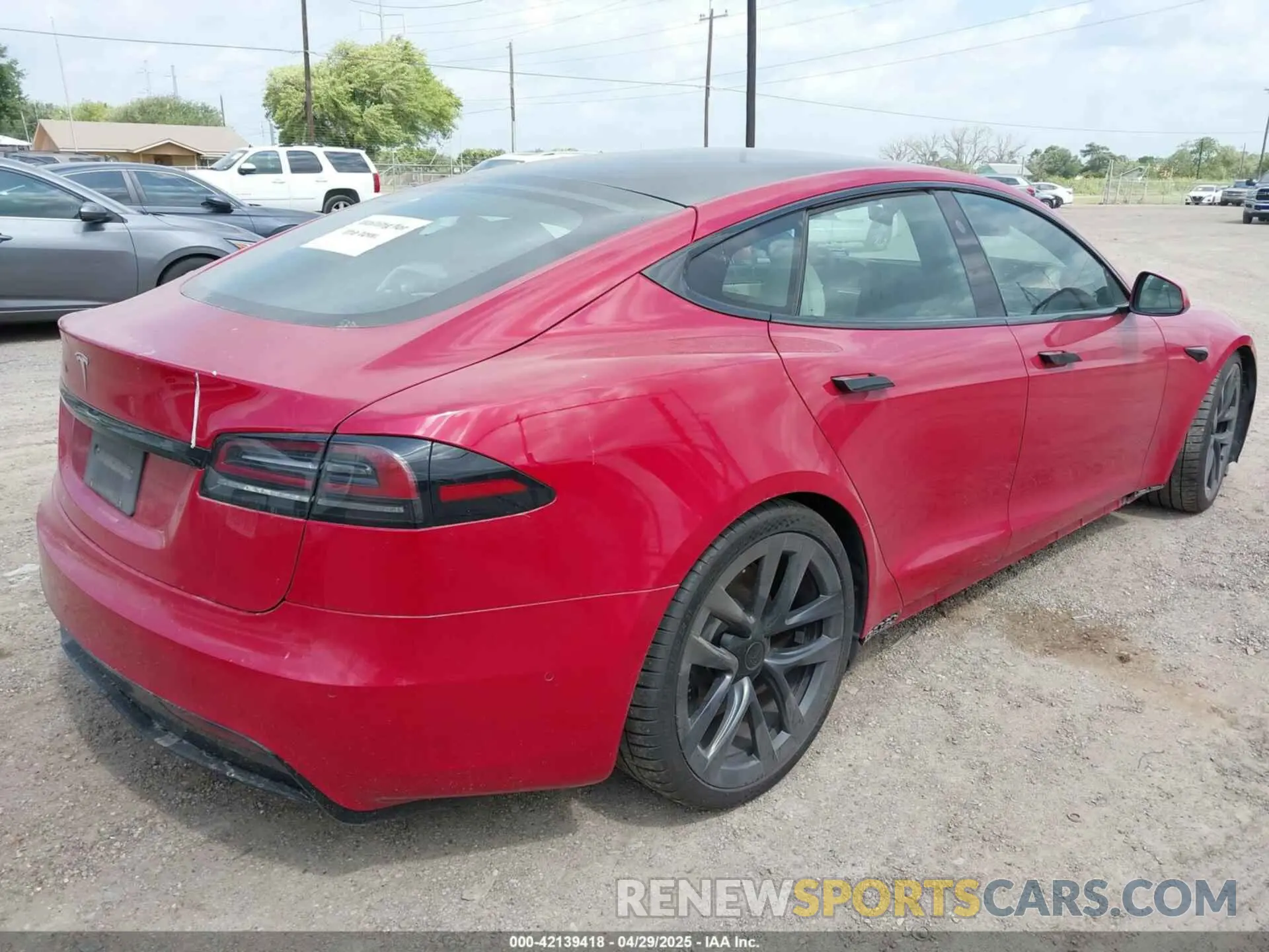 4 Photograph of a damaged car 5YJSA1E58NF486727 TESLA MODEL S 2022
