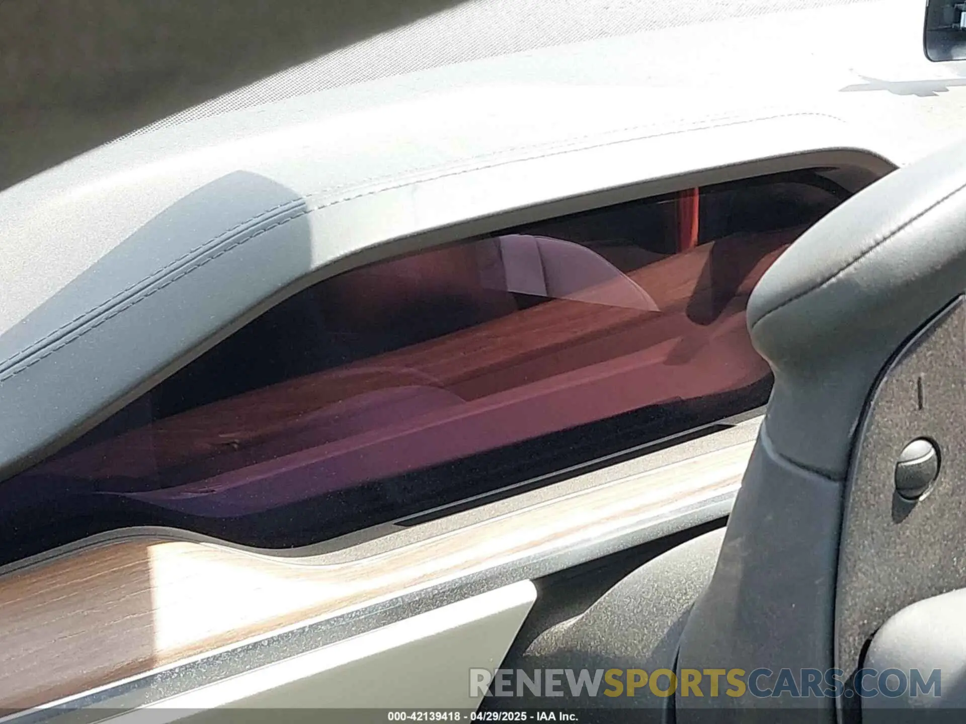 7 Photograph of a damaged car 5YJSA1E58NF486727 TESLA MODEL S 2022