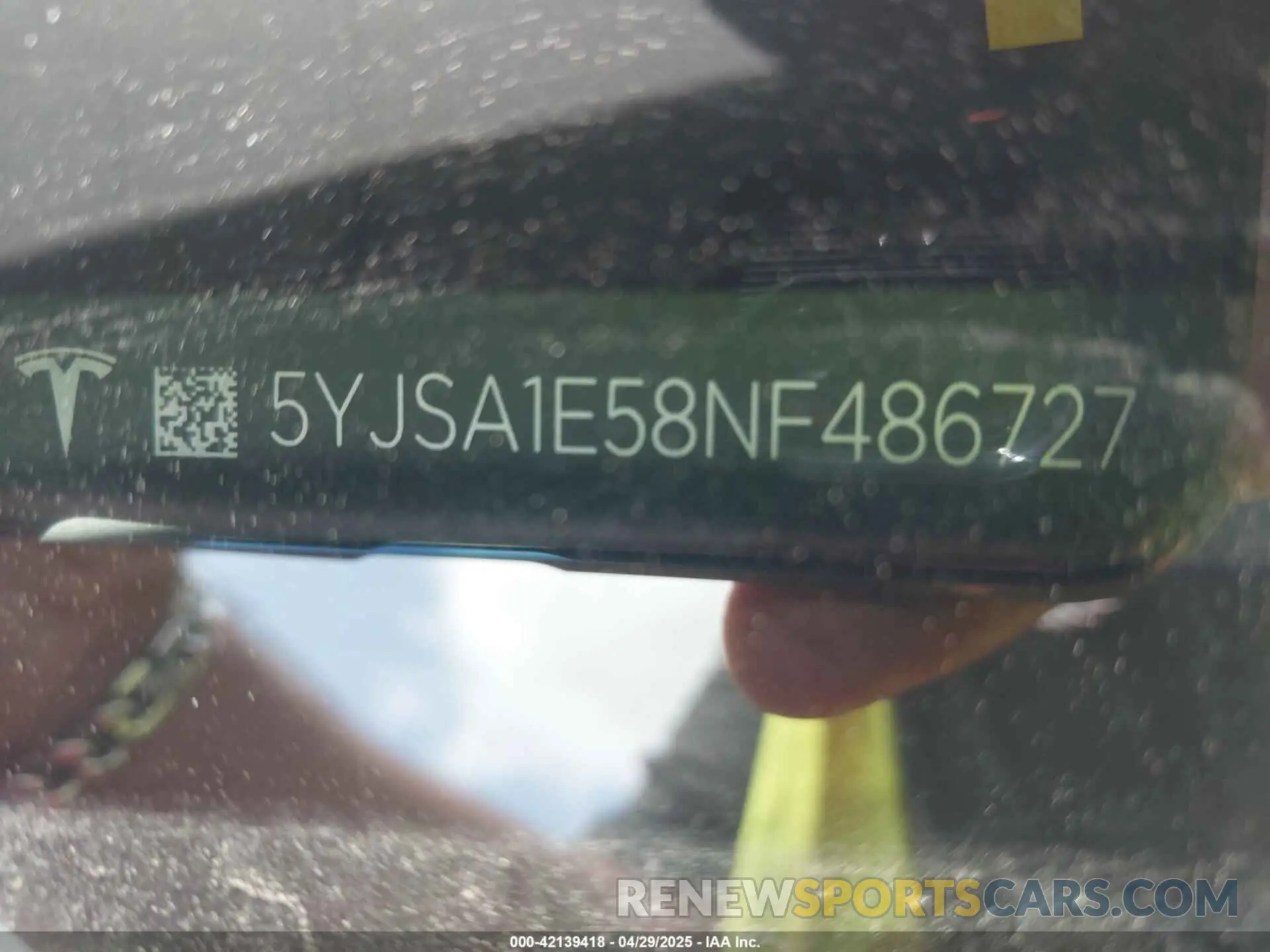 9 Photograph of a damaged car 5YJSA1E58NF486727 TESLA MODEL S 2022