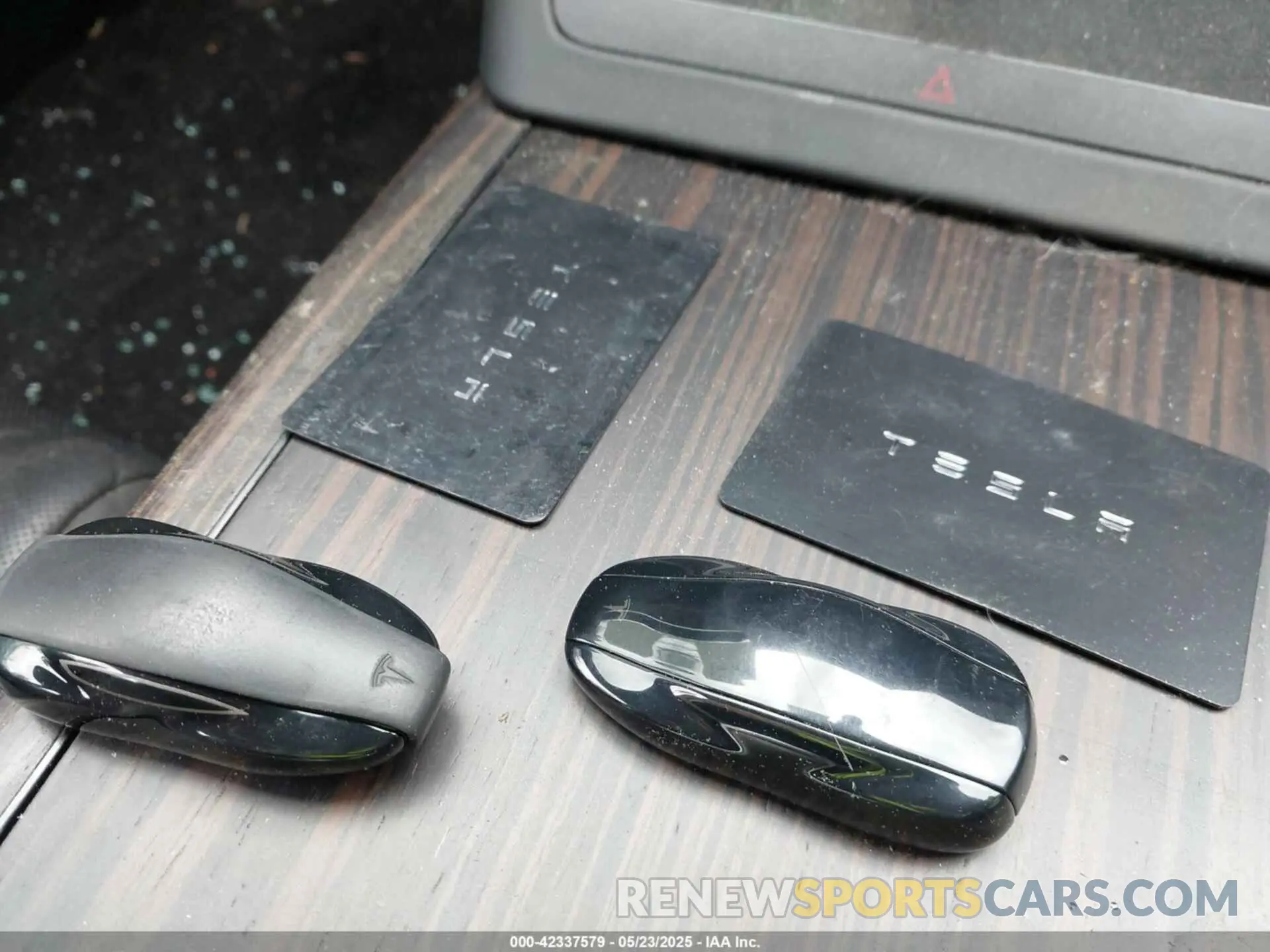 11 Photograph of a damaged car 5YJSA1E59NF469015 TESLA MODEL S 2022