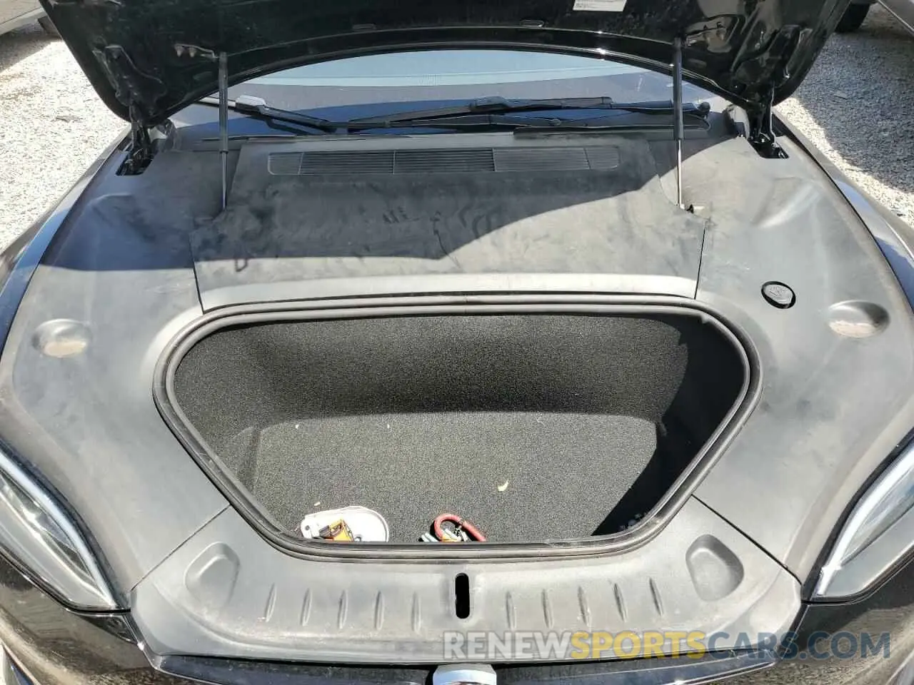 11 Photograph of a damaged car 5YJSA1E5XNF477673 TESLA MODEL S 2022