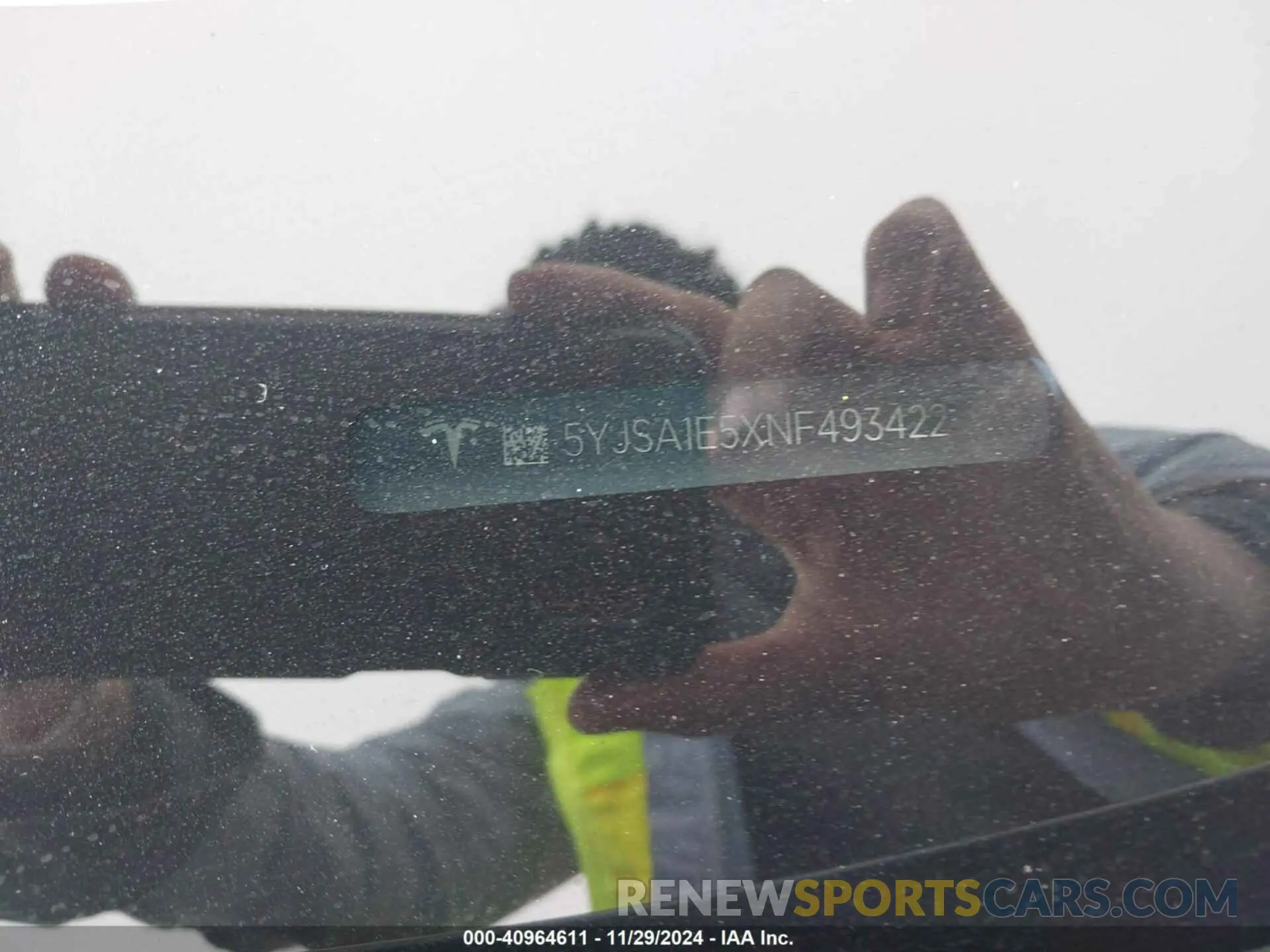 9 Photograph of a damaged car 5YJSA1E5XNF493422 TESLA MODEL S 2022