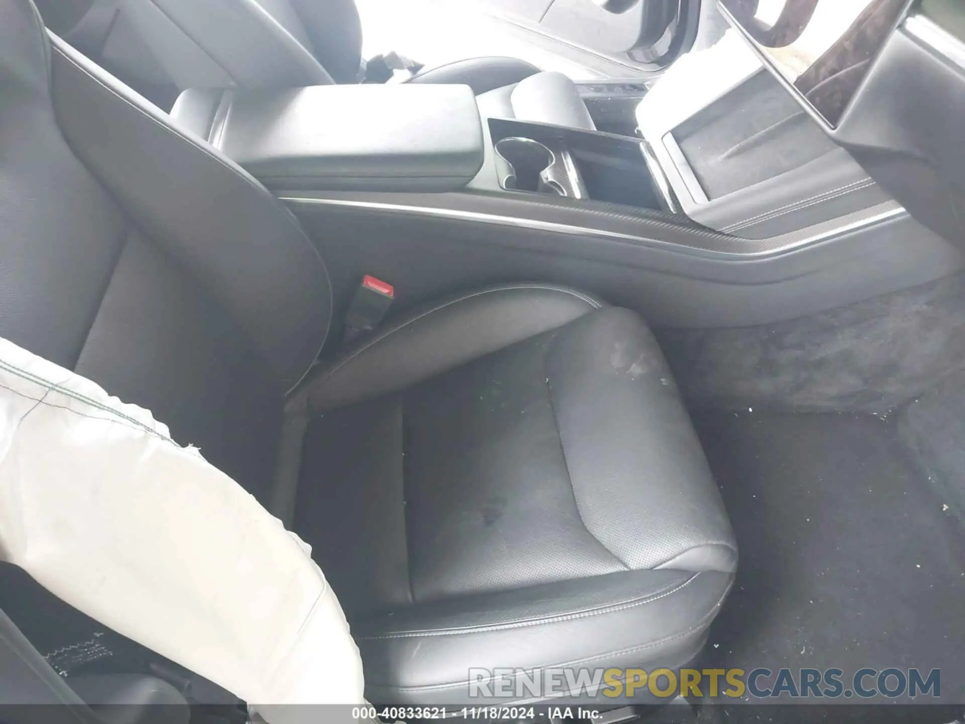 5 Photograph of a damaged car 5YJSA1E60NF472295 TESLA MODEL S 2022