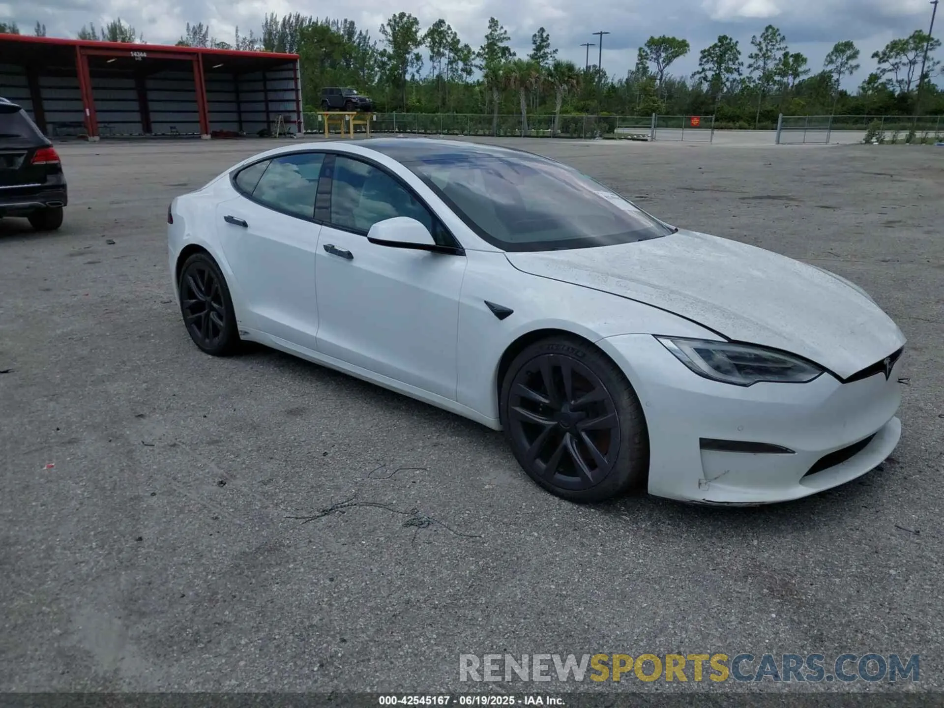 1 Photograph of a damaged car 5YJSA1E61NF460155 TESLA MODEL S 2022