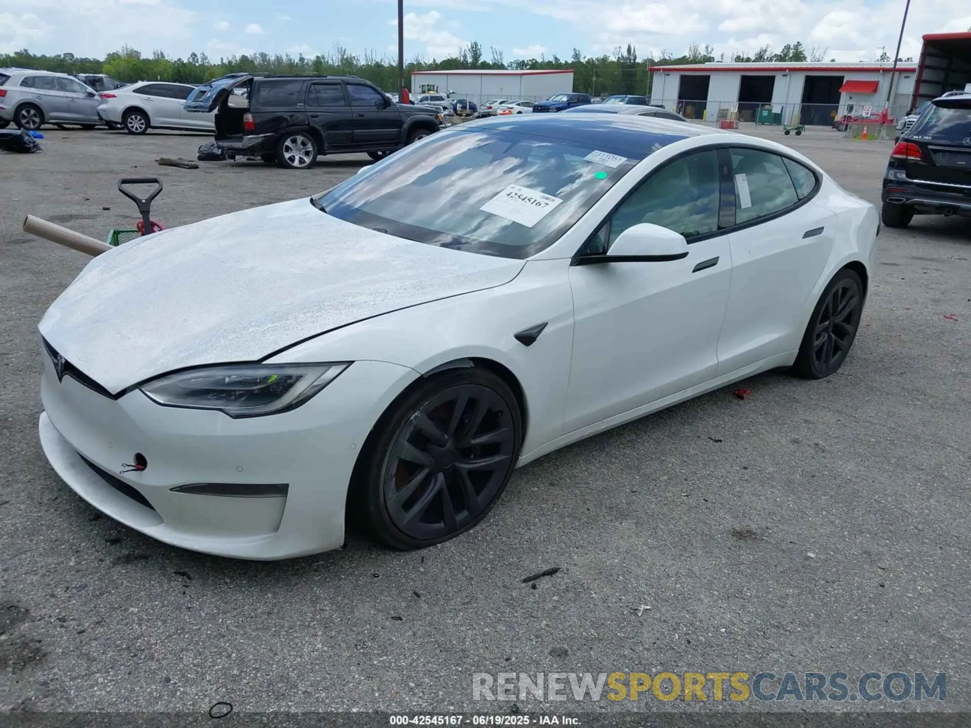 2 Photograph of a damaged car 5YJSA1E61NF460155 TESLA MODEL S 2022