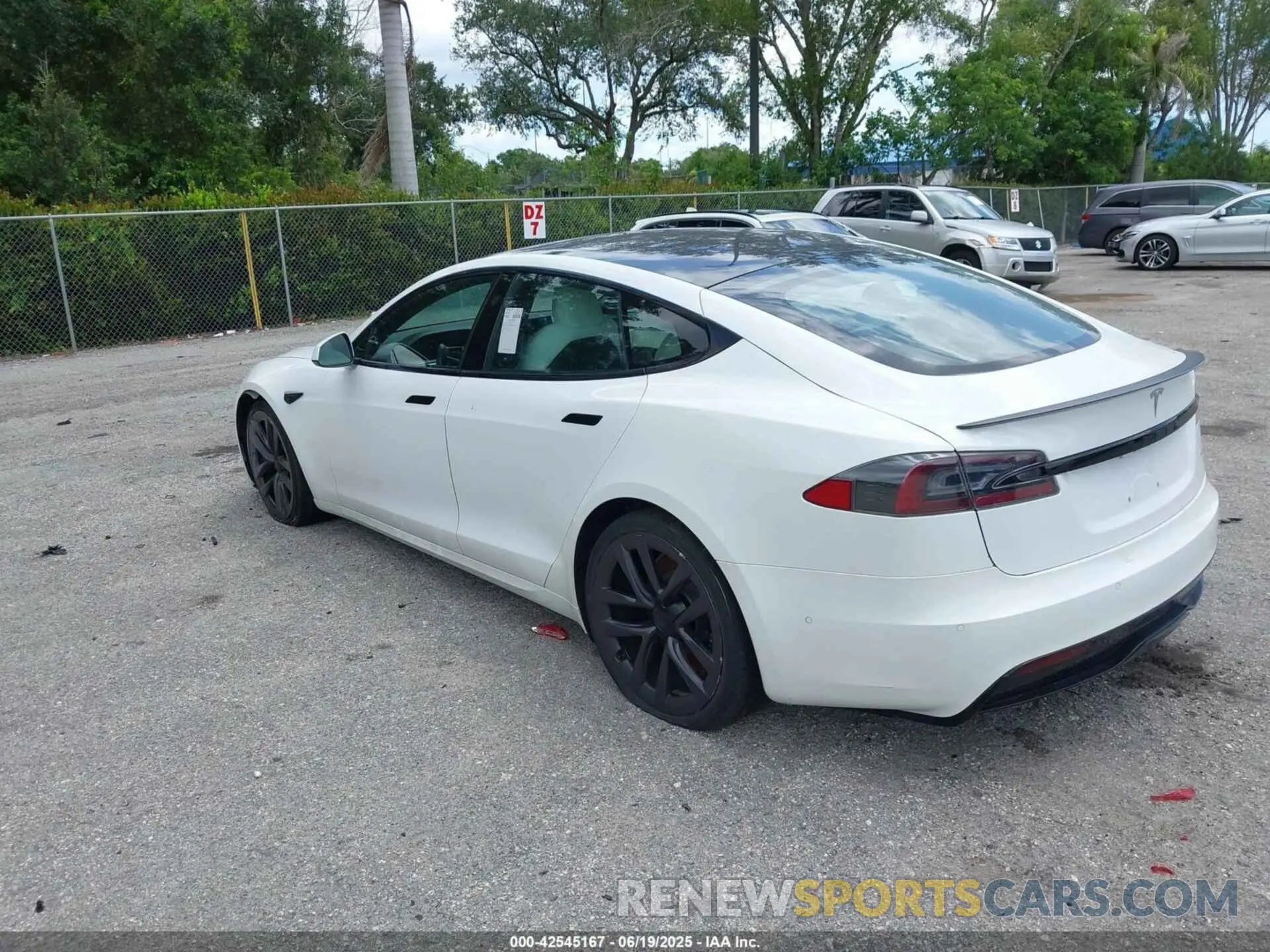 3 Photograph of a damaged car 5YJSA1E61NF460155 TESLA MODEL S 2022