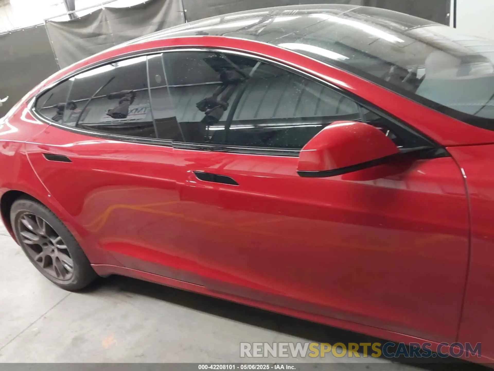 12 Фотография поврежденного автомобиля 5YJSA1E61NF471785 TESLA MODEL S 2022