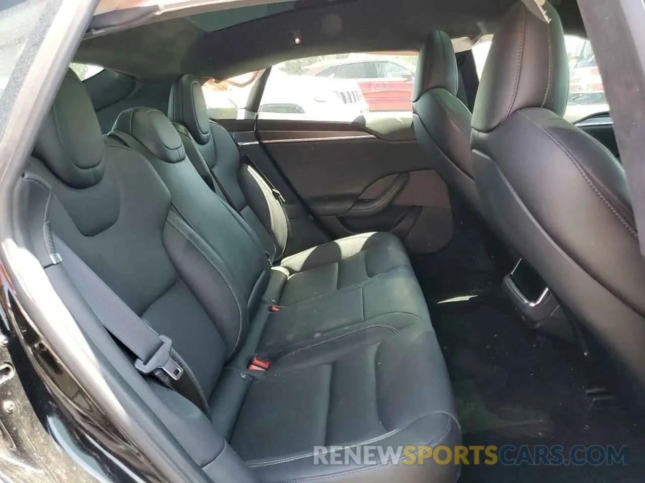 10 Photograph of a damaged car 5YJSA1E62NF471696 TESLA MODEL S 2022