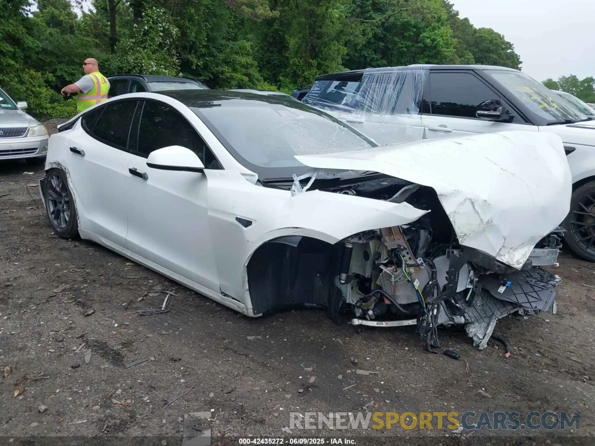 1 Фотография поврежденного автомобиля 5YJSA1E62NF487719 TESLA MODEL S 2022