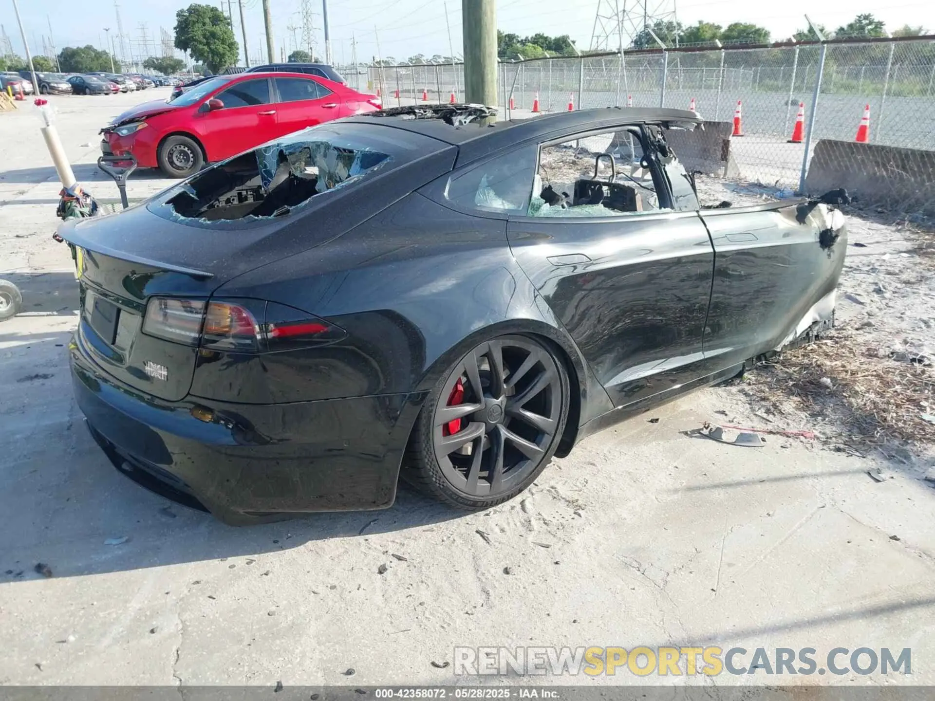 4 Фотография поврежденного автомобиля 5YJSA1E64NF477659 TESLA MODEL S 2022
