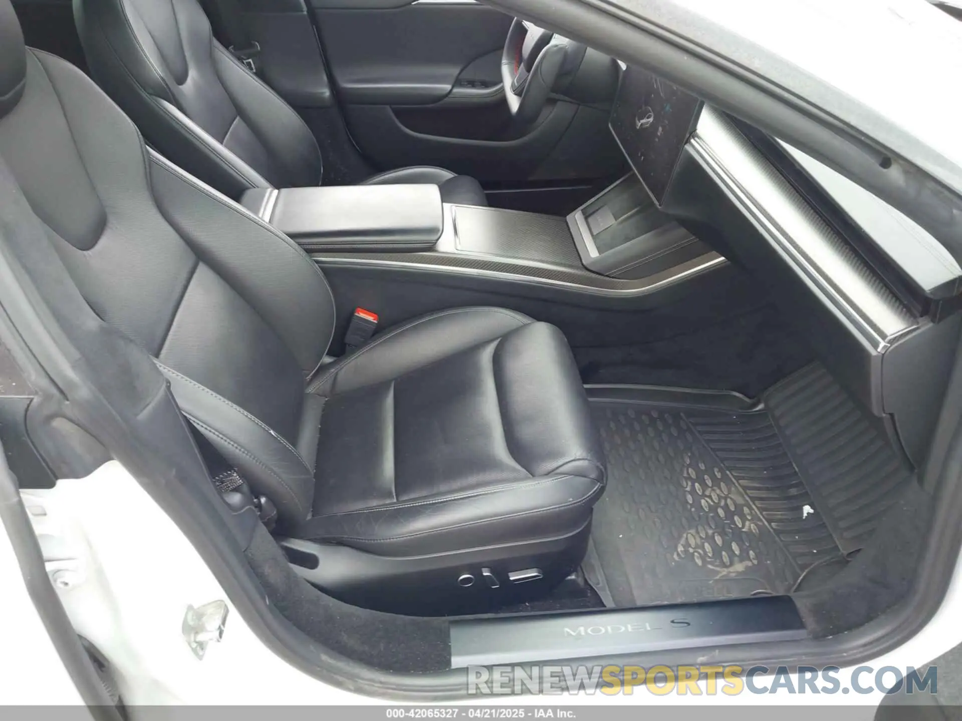 5 Photograph of a damaged car 5YJSA1E66NF460054 TESLA MODEL S 2022