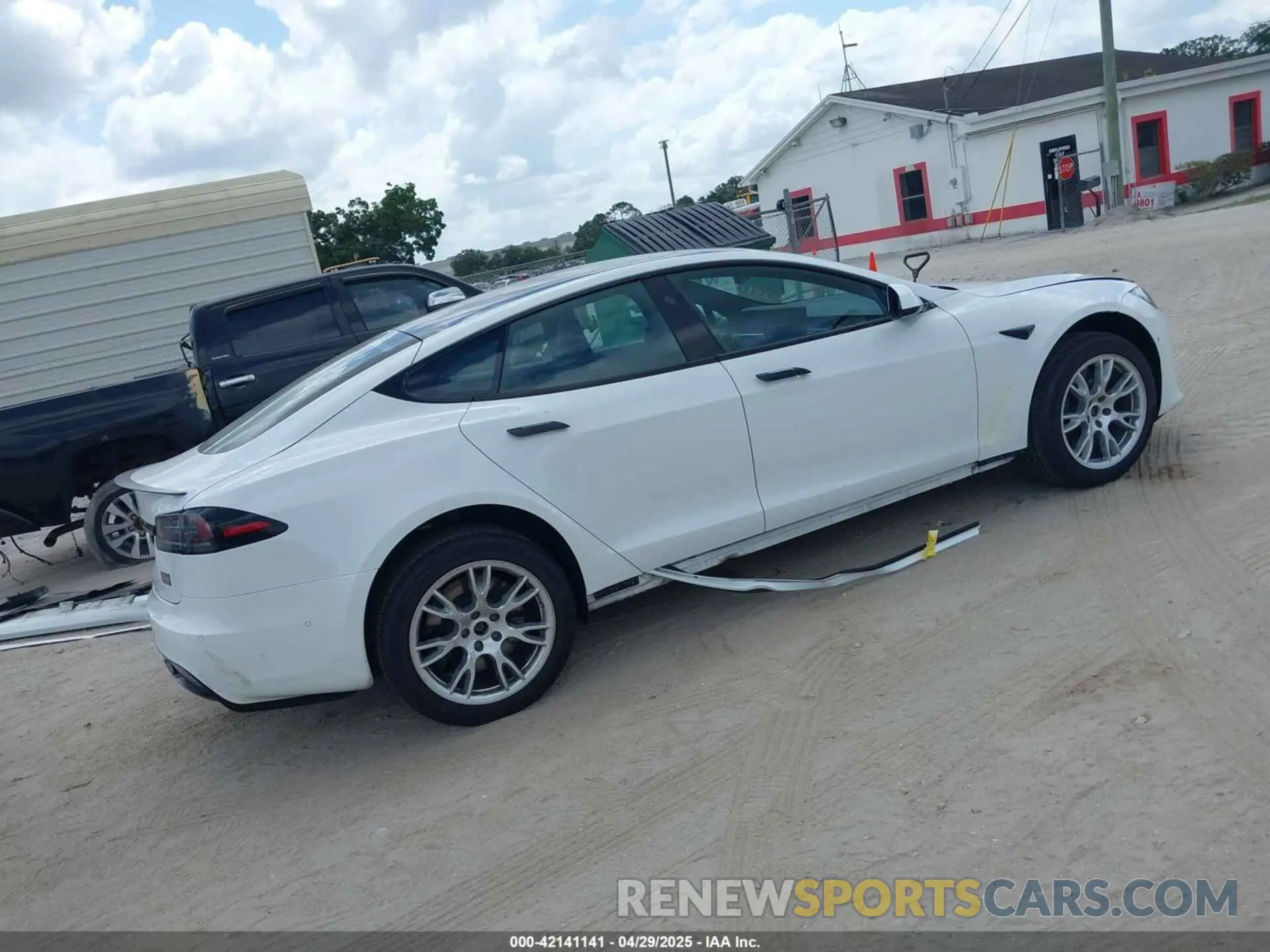 4 Фотография поврежденного автомобиля 5YJSA1E6XNF473888 TESLA MODEL S 2022