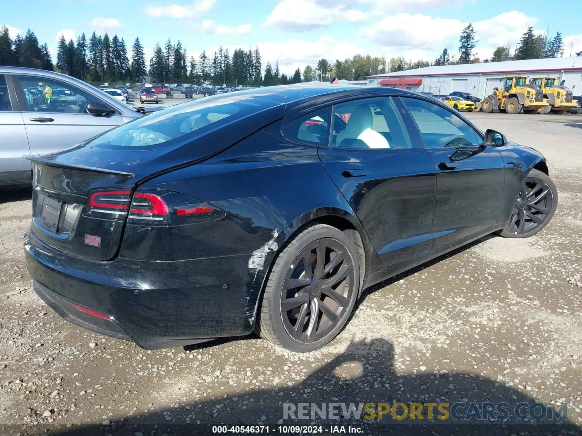 4 Photograph of a damaged car 5YJSA1E6XNF496698 TESLA MODEL S 2022