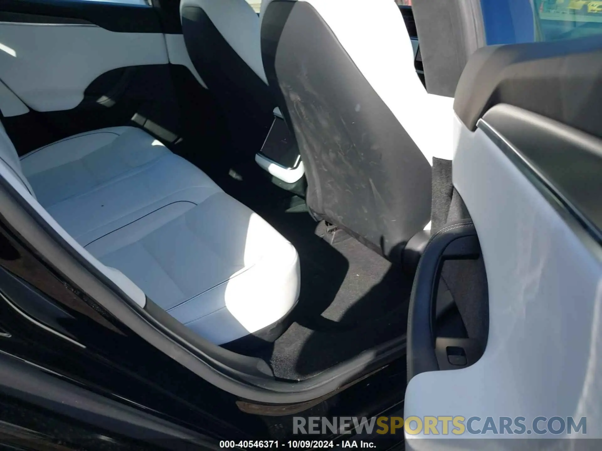 8 Photograph of a damaged car 5YJSA1E6XNF496698 TESLA MODEL S 2022