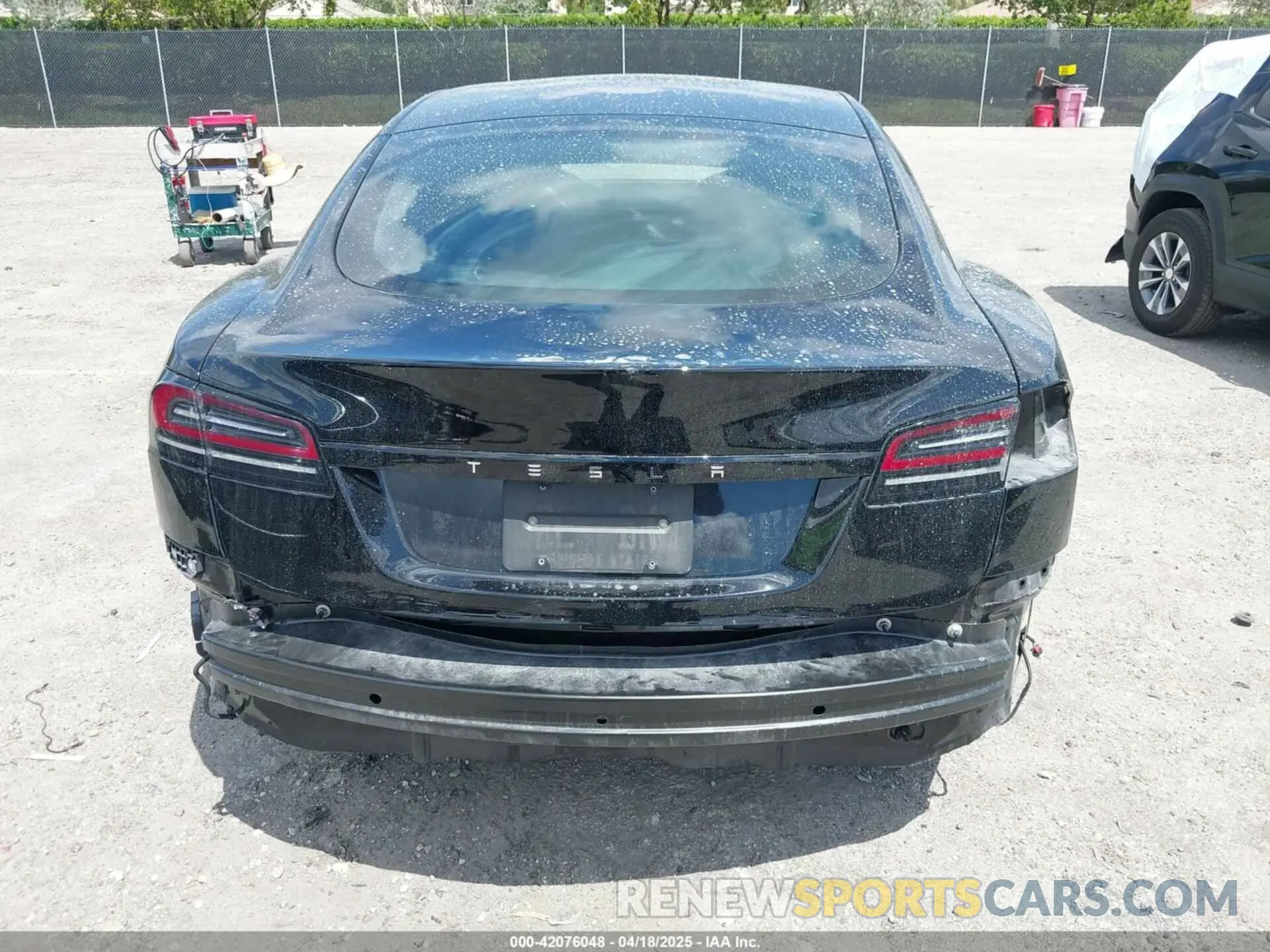 17 Фотография поврежденного автомобиля 5YJSA1E52PF531227 TESLA MODEL S 2023