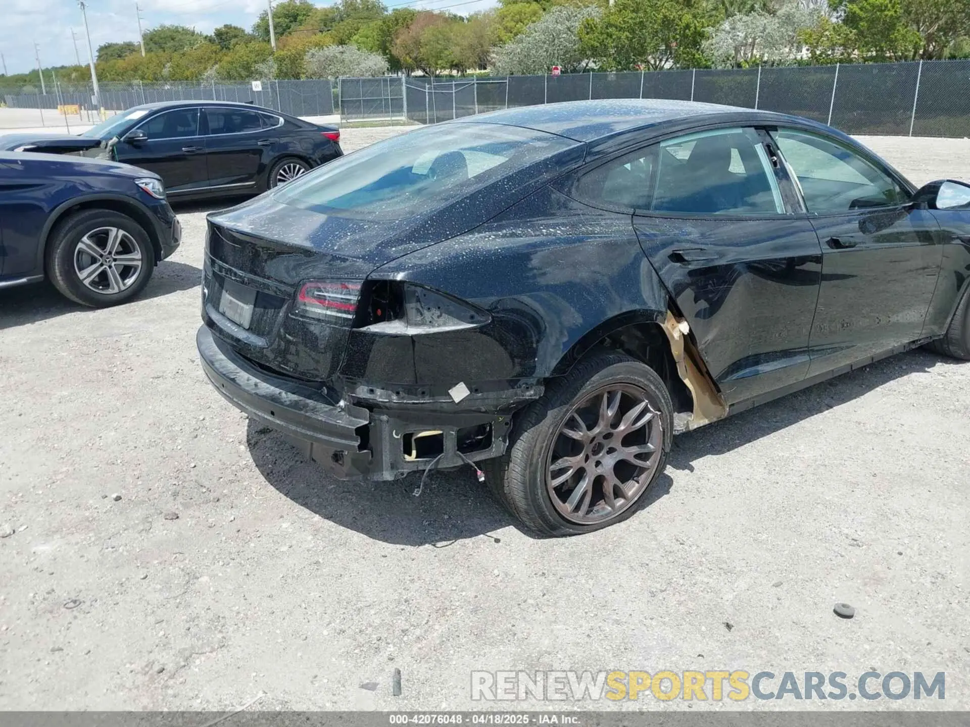 20 Фотография поврежденного автомобиля 5YJSA1E52PF531227 TESLA MODEL S 2023