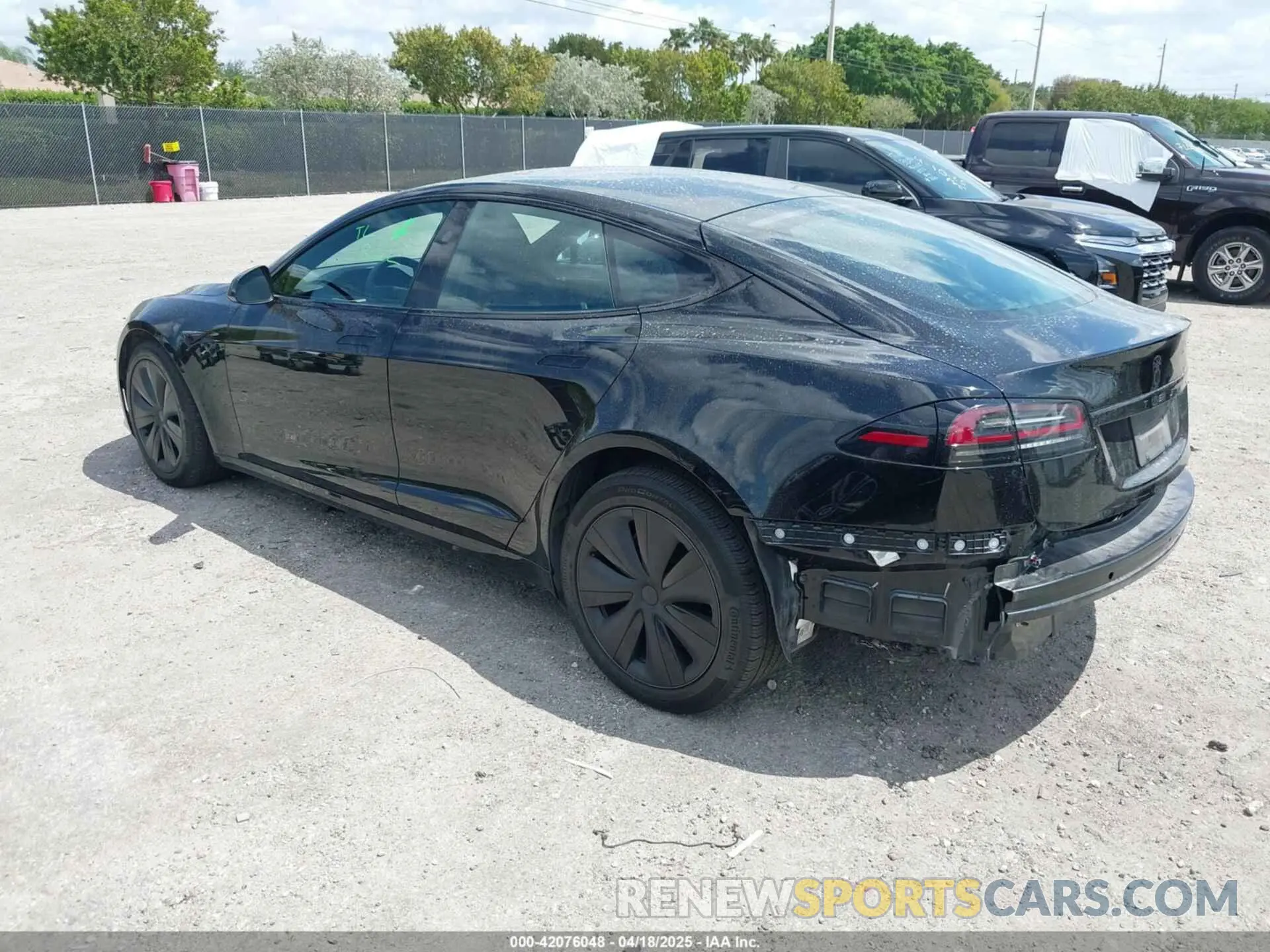 3 Фотография поврежденного автомобиля 5YJSA1E52PF531227 TESLA MODEL S 2023