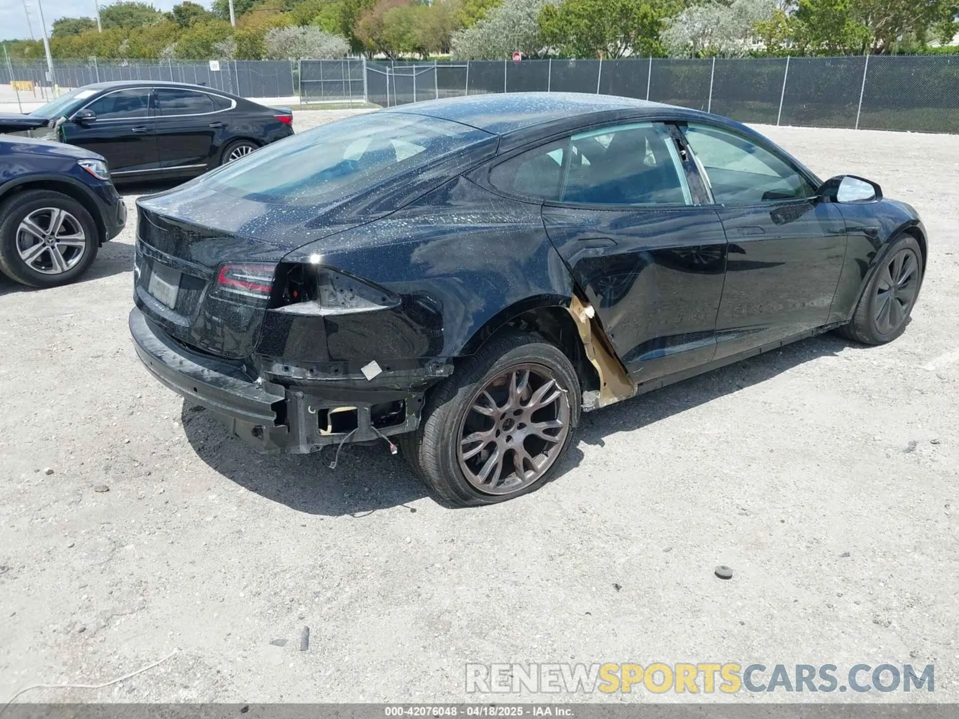 4 Фотография поврежденного автомобиля 5YJSA1E52PF531227 TESLA MODEL S 2023