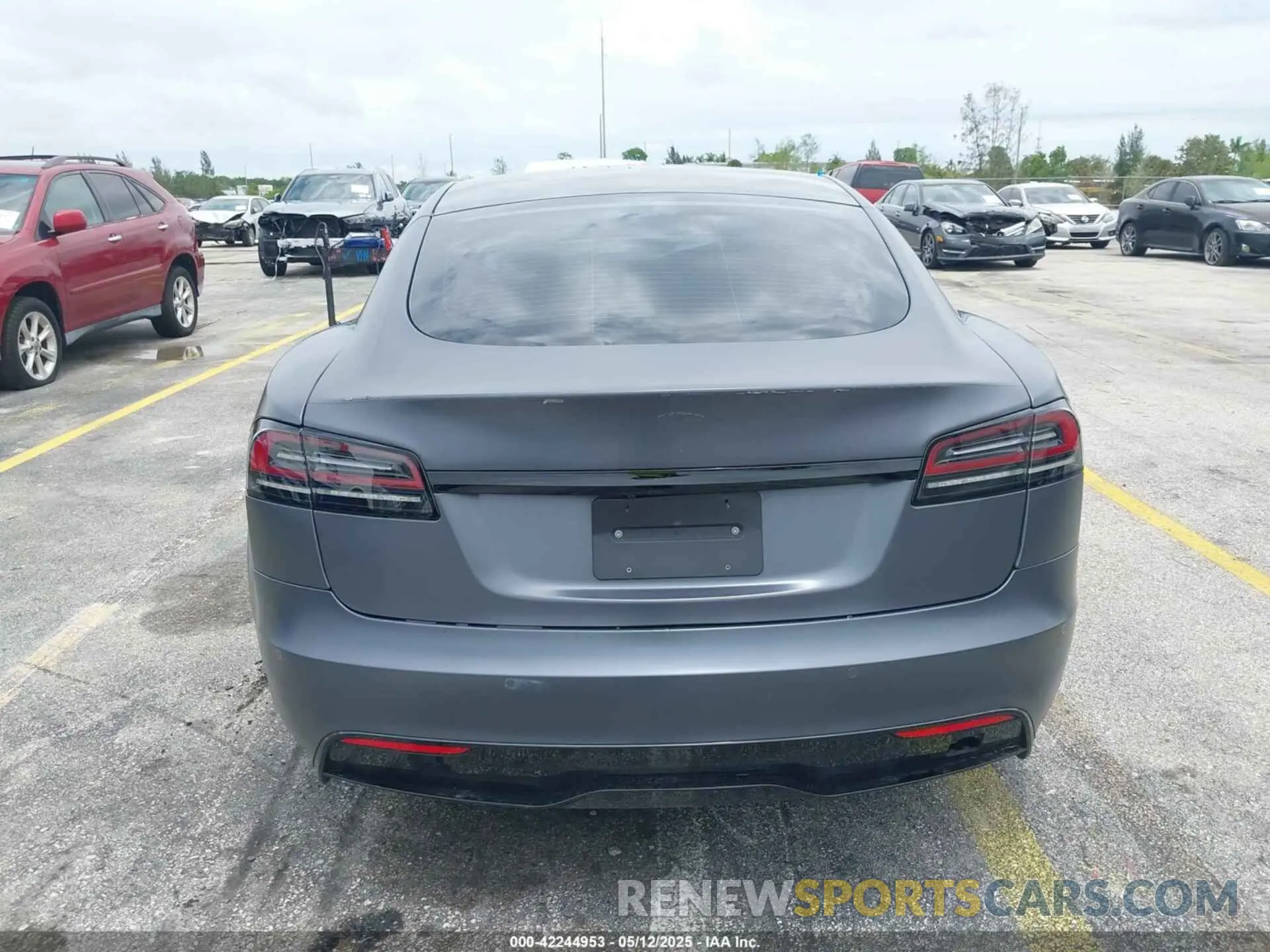 15 Photograph of a damaged car 5YJSA1E54PF501565 TESLA MODEL S 2023