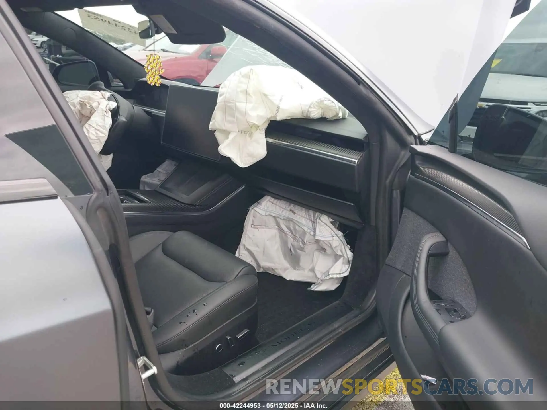 5 Photograph of a damaged car 5YJSA1E54PF501565 TESLA MODEL S 2023