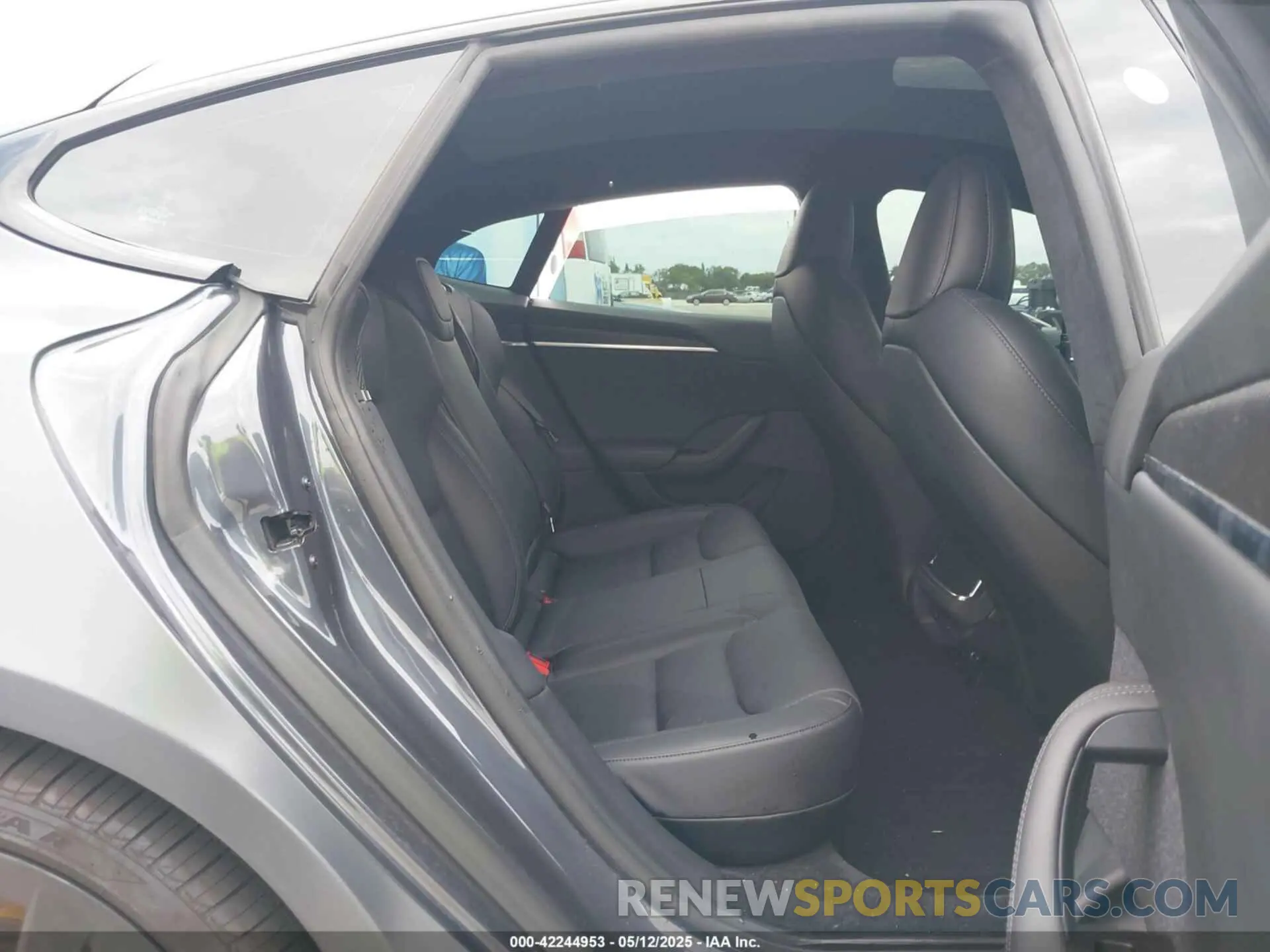 8 Photograph of a damaged car 5YJSA1E54PF501565 TESLA MODEL S 2023
