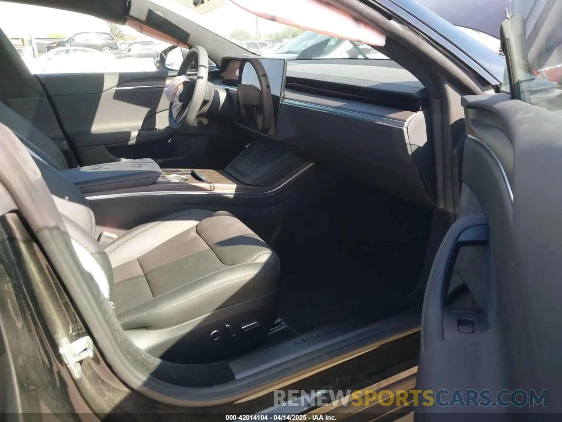 5 Photograph of a damaged car 5YJSA1E54PF531021 TESLA MODEL S 2023