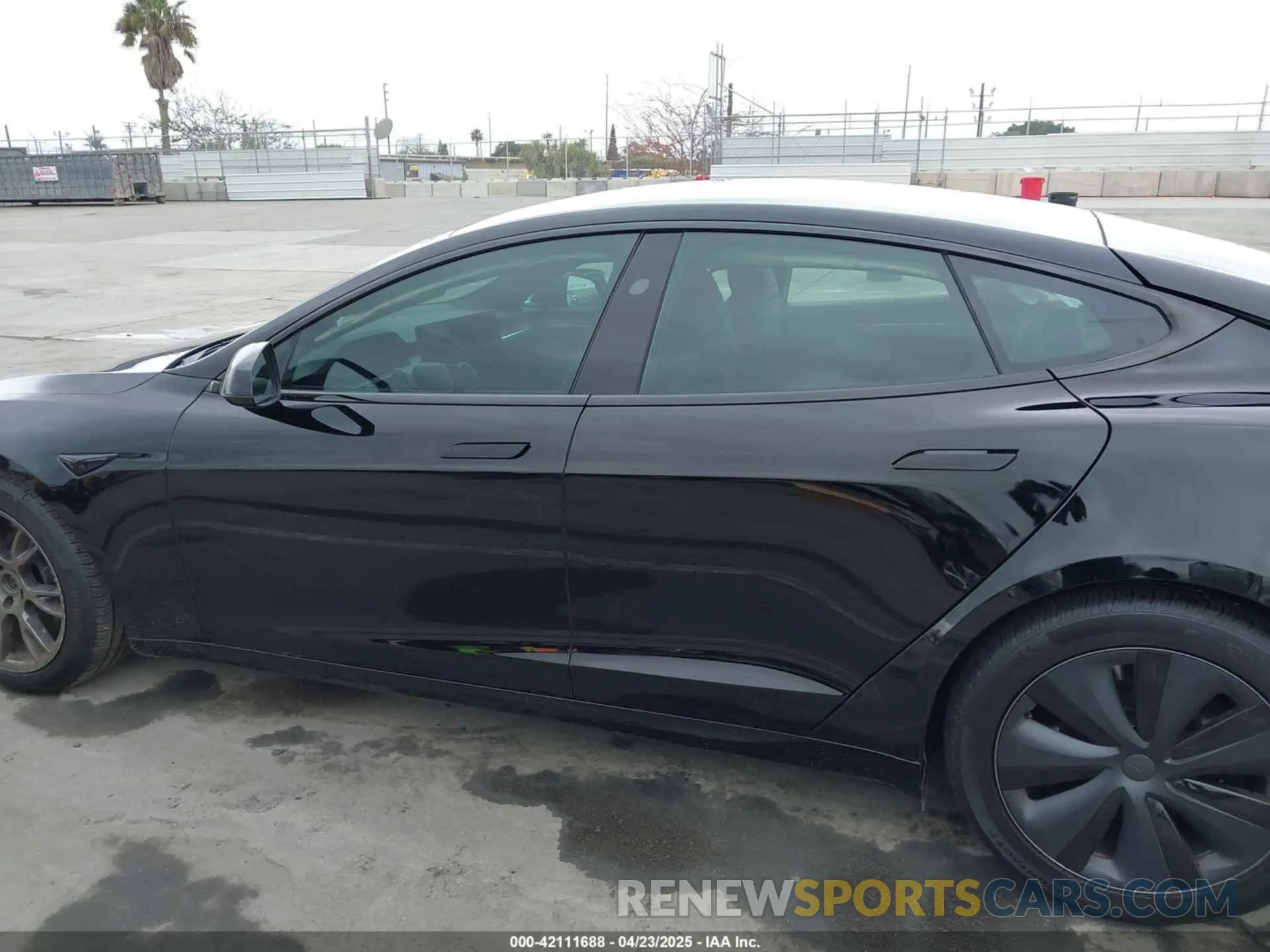 13 Photograph of a damaged car 5YJSA1E55PF517922 TESLA MODEL S 2023