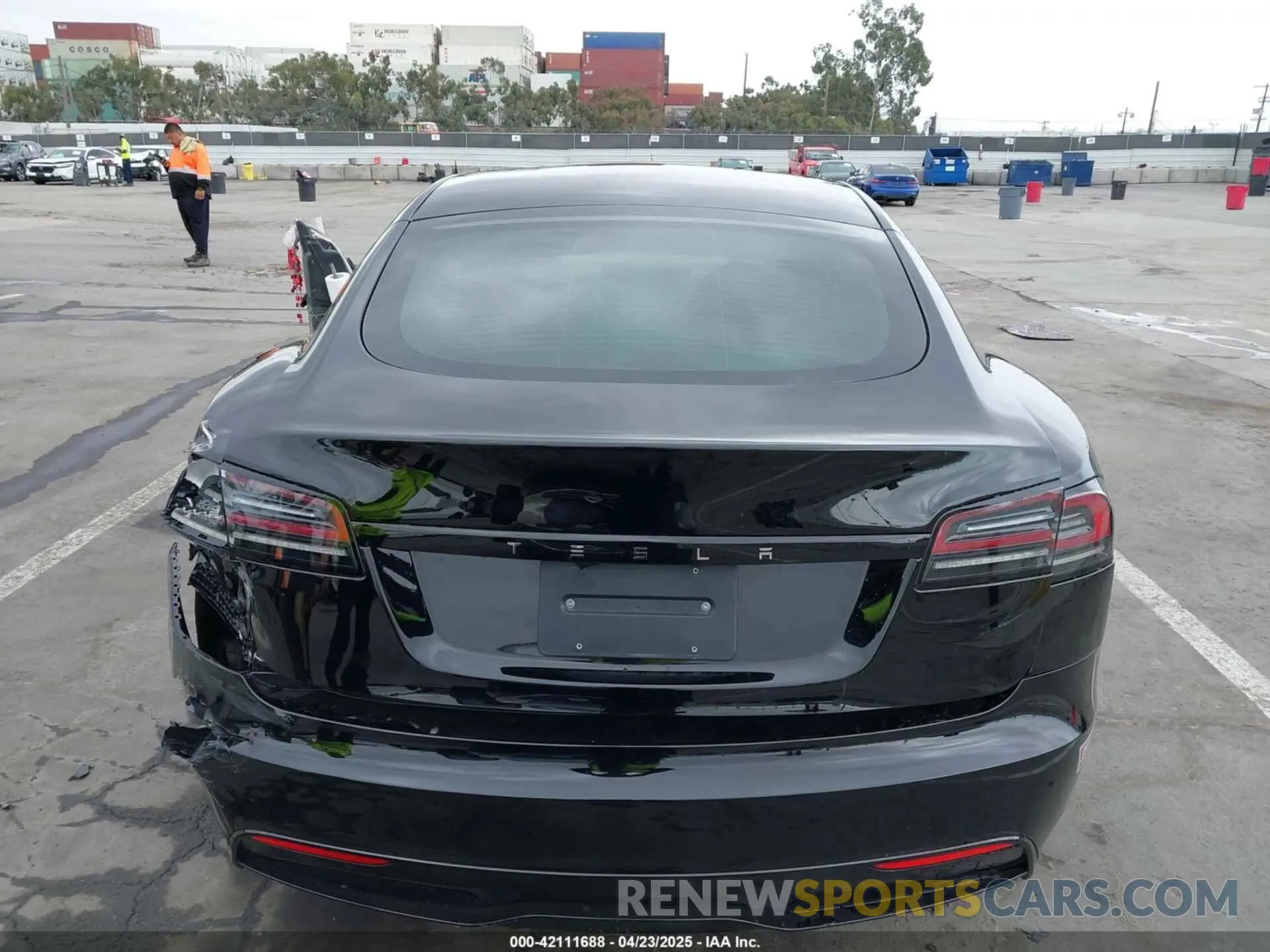 15 Photograph of a damaged car 5YJSA1E55PF517922 TESLA MODEL S 2023