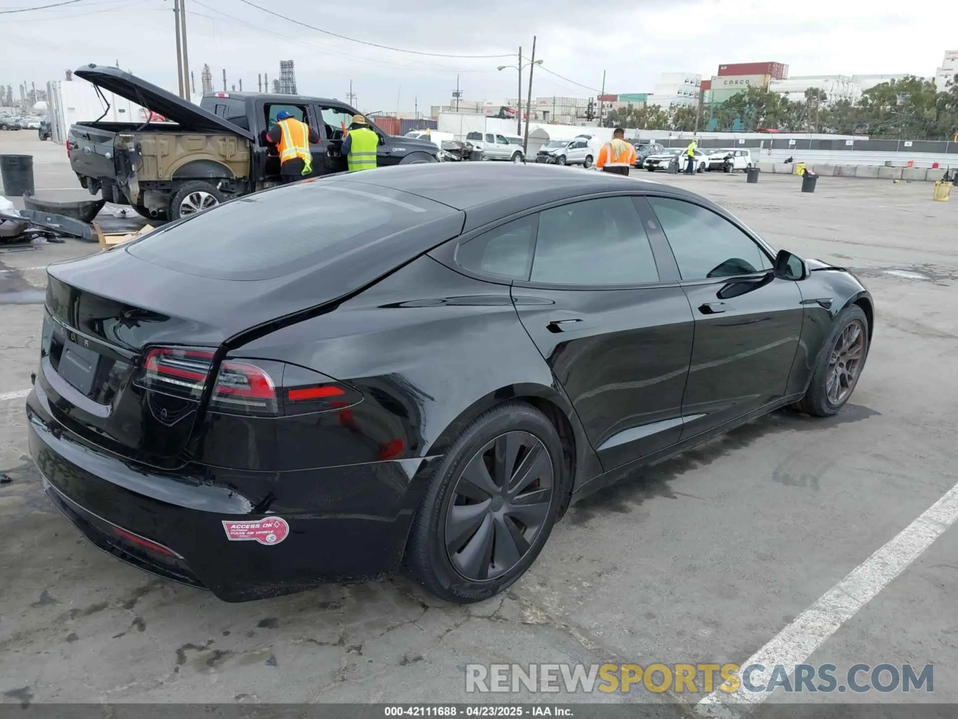 4 Photograph of a damaged car 5YJSA1E55PF517922 TESLA MODEL S 2023