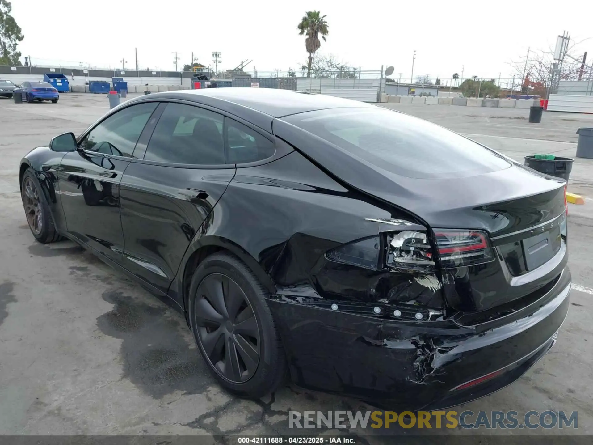 6 Photograph of a damaged car 5YJSA1E55PF517922 TESLA MODEL S 2023