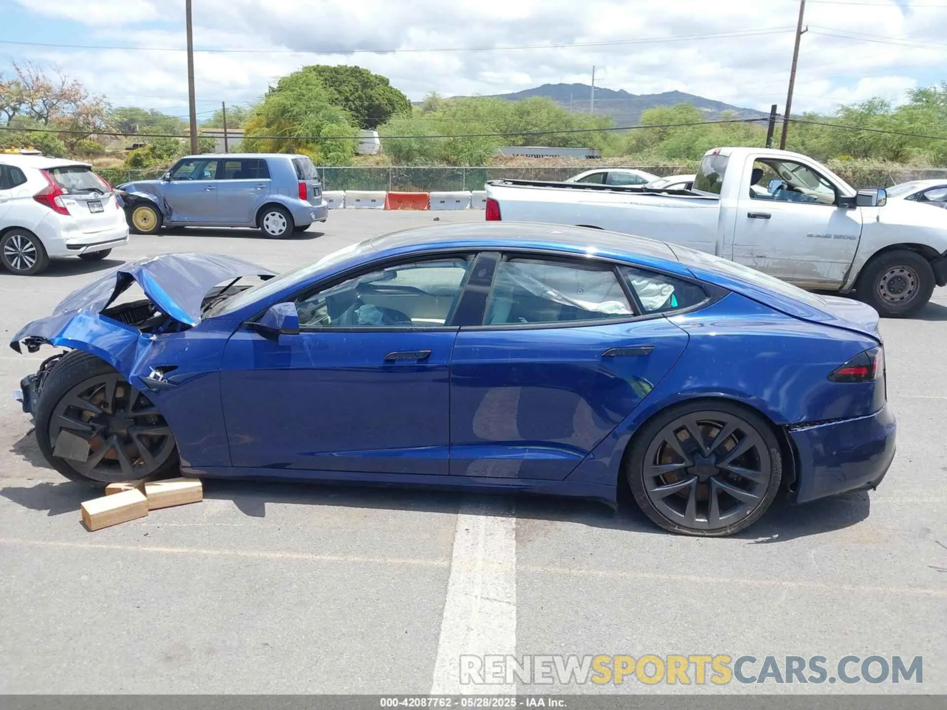 13 Photograph of a damaged car 5YJSA1E56PF500871 TESLA MODEL S 2023
