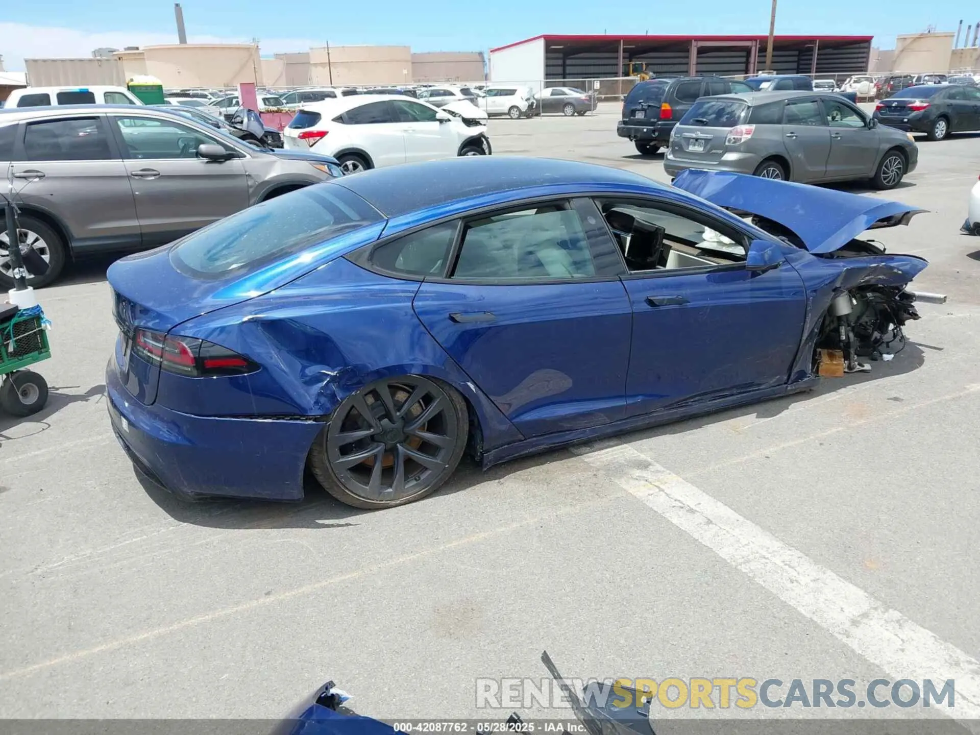 4 Photograph of a damaged car 5YJSA1E56PF500871 TESLA MODEL S 2023