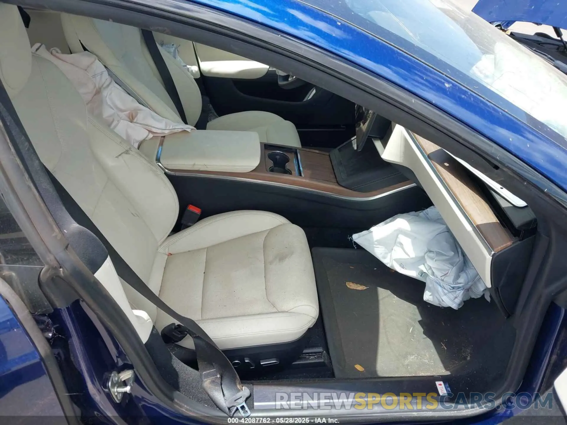 5 Photograph of a damaged car 5YJSA1E56PF500871 TESLA MODEL S 2023