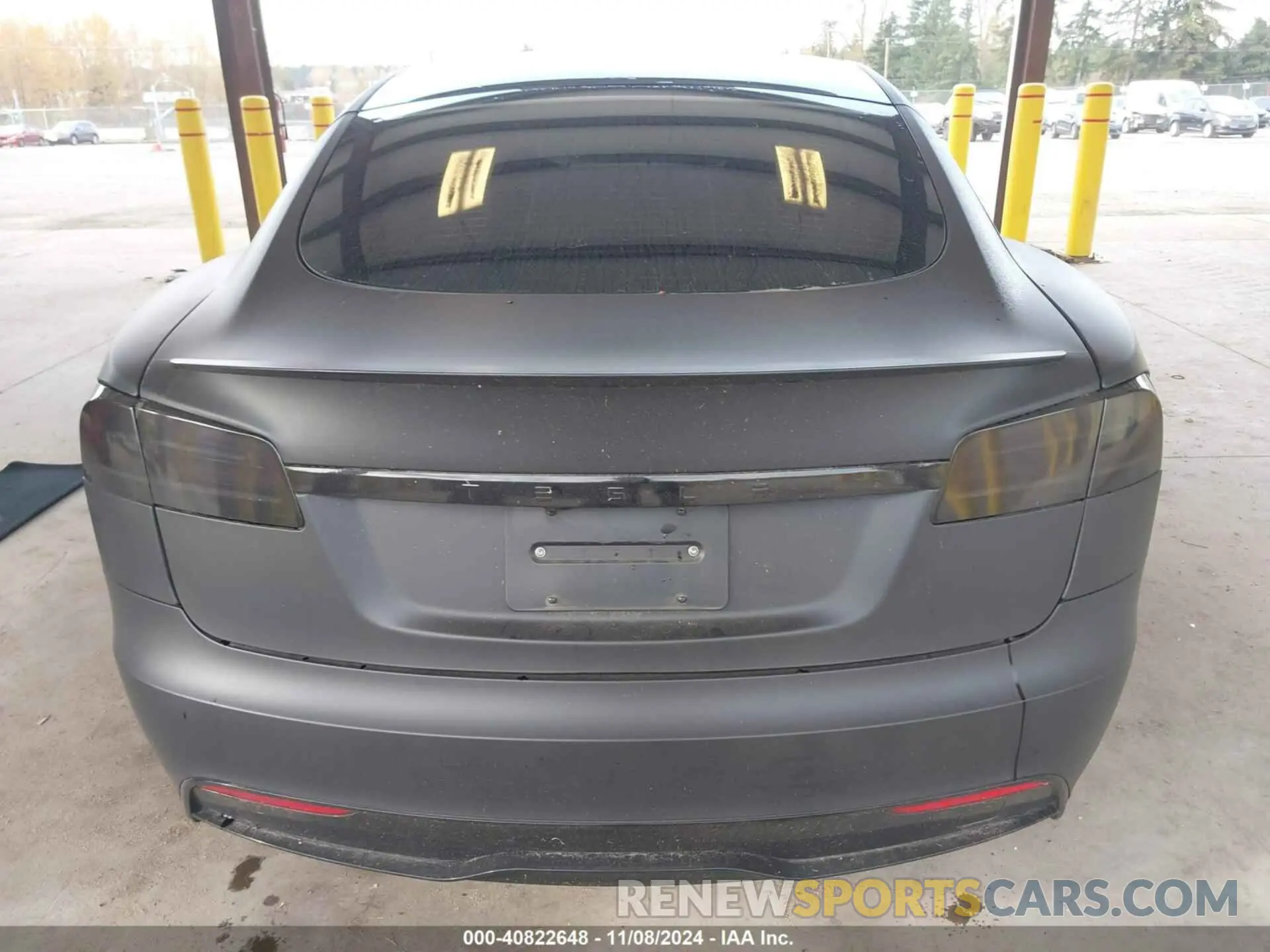17 Photograph of a damaged car 5YJSA1E56PF530498 TESLA MODEL S 2023