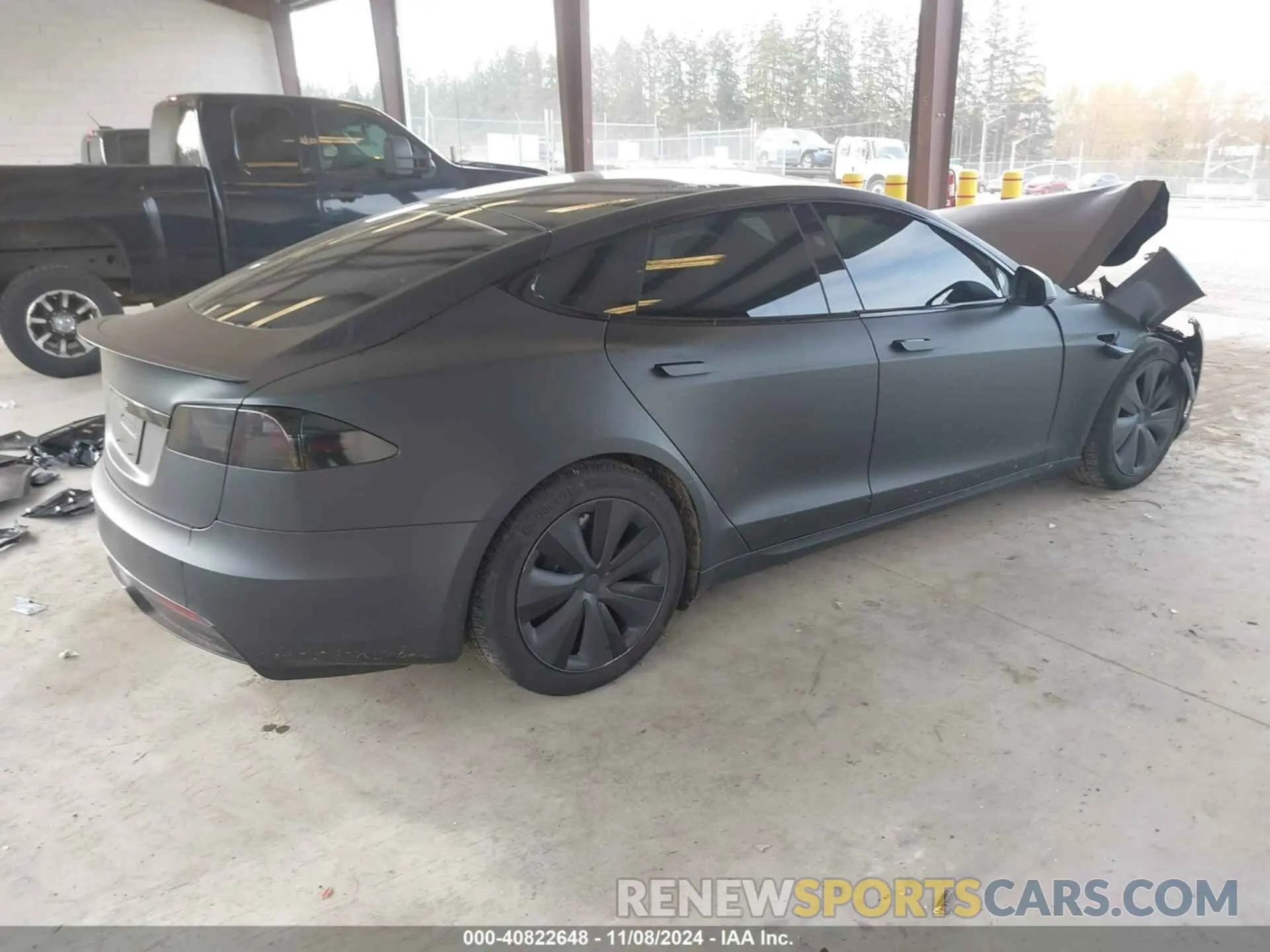 4 Photograph of a damaged car 5YJSA1E56PF530498 TESLA MODEL S 2023