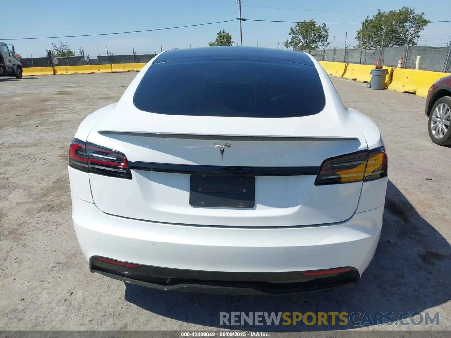 16 Фотография поврежденного автомобиля 5YJSA1E59PF500816 TESLA MODEL S 2023
