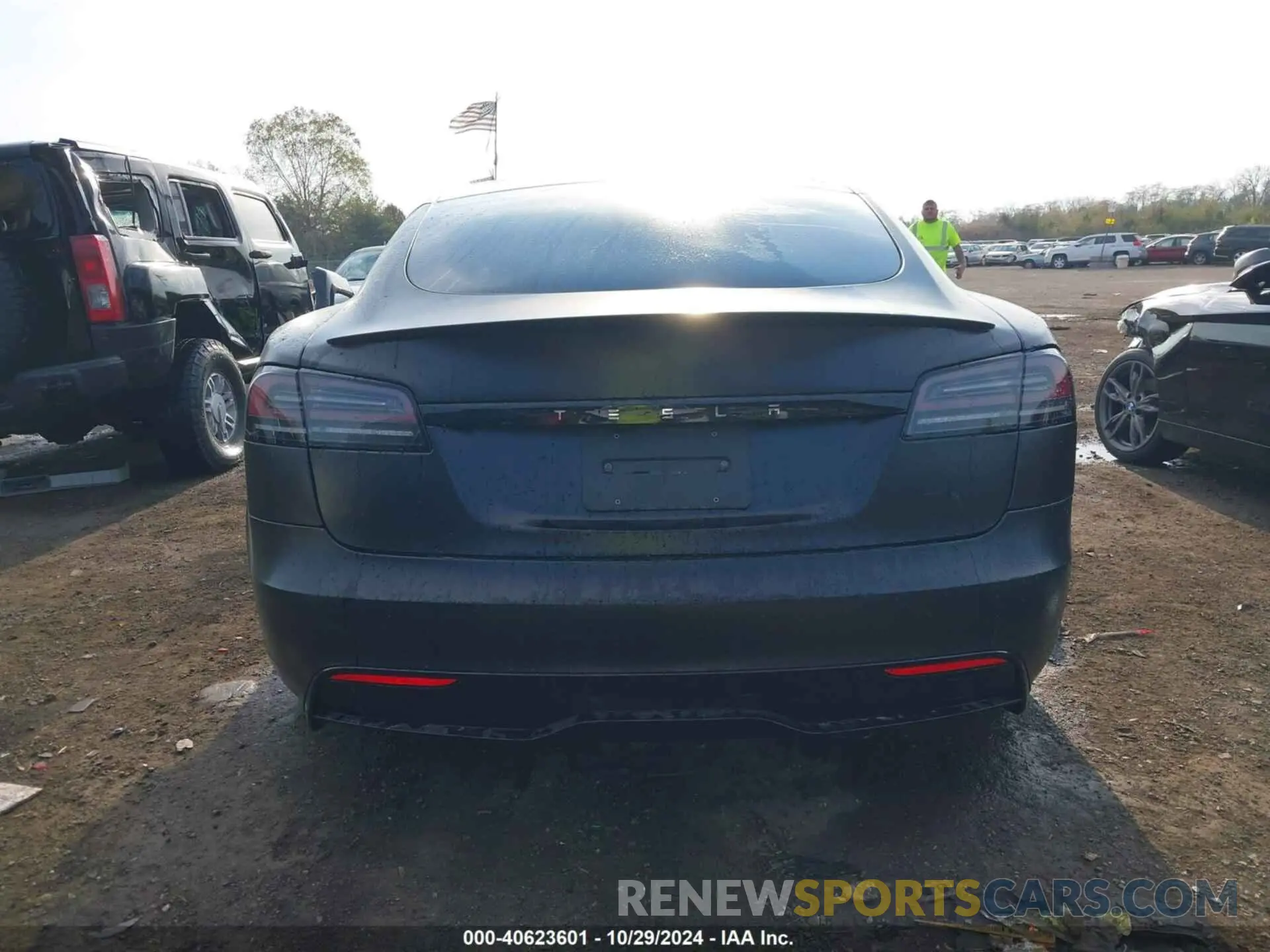16 Фотография поврежденного автомобиля 5YJSA1E63PF530774 TESLA MODEL S 2023