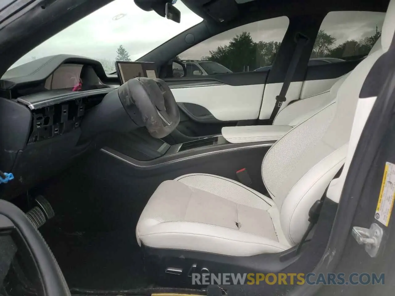 7 Photograph of a damaged car 5YJSA1E67PF511354 TESLA MODEL S 2023