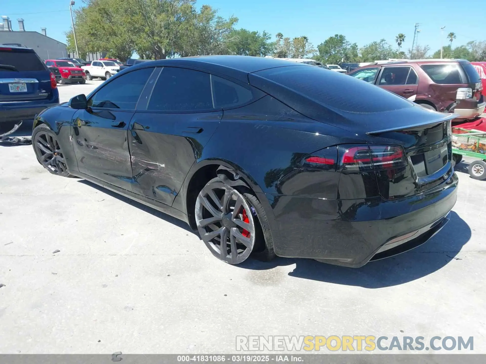 3 Фотография поврежденного автомобиля 5YJSA1E67PF528171 TESLA MODEL S 2023