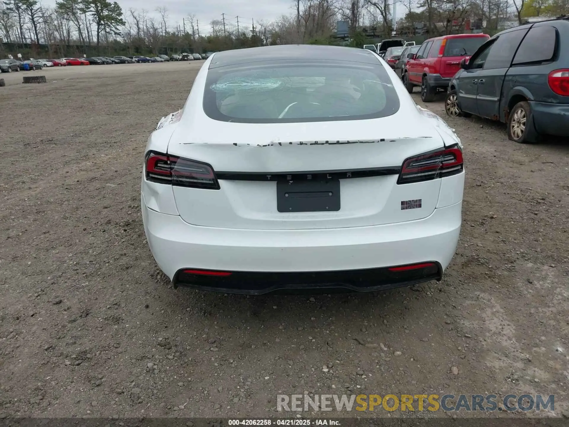 16 Photograph of a damaged car 5YJSA1E68PF507197 TESLA MODEL S 2023