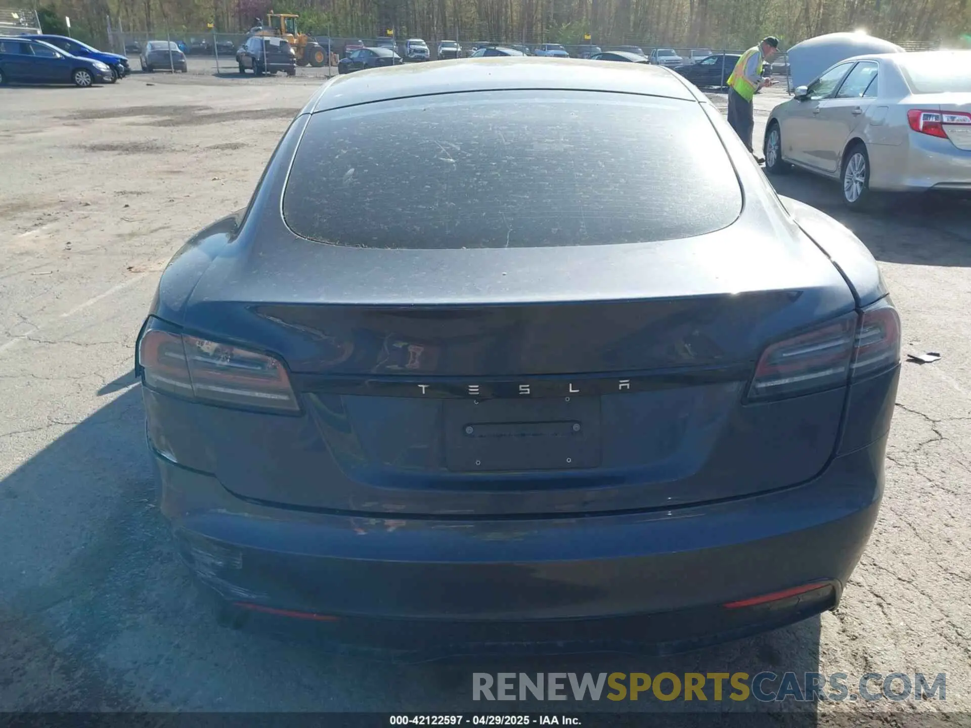 17 Фотография поврежденного автомобиля 5YJSA1E59RF537321 TESLA MODEL S 2024