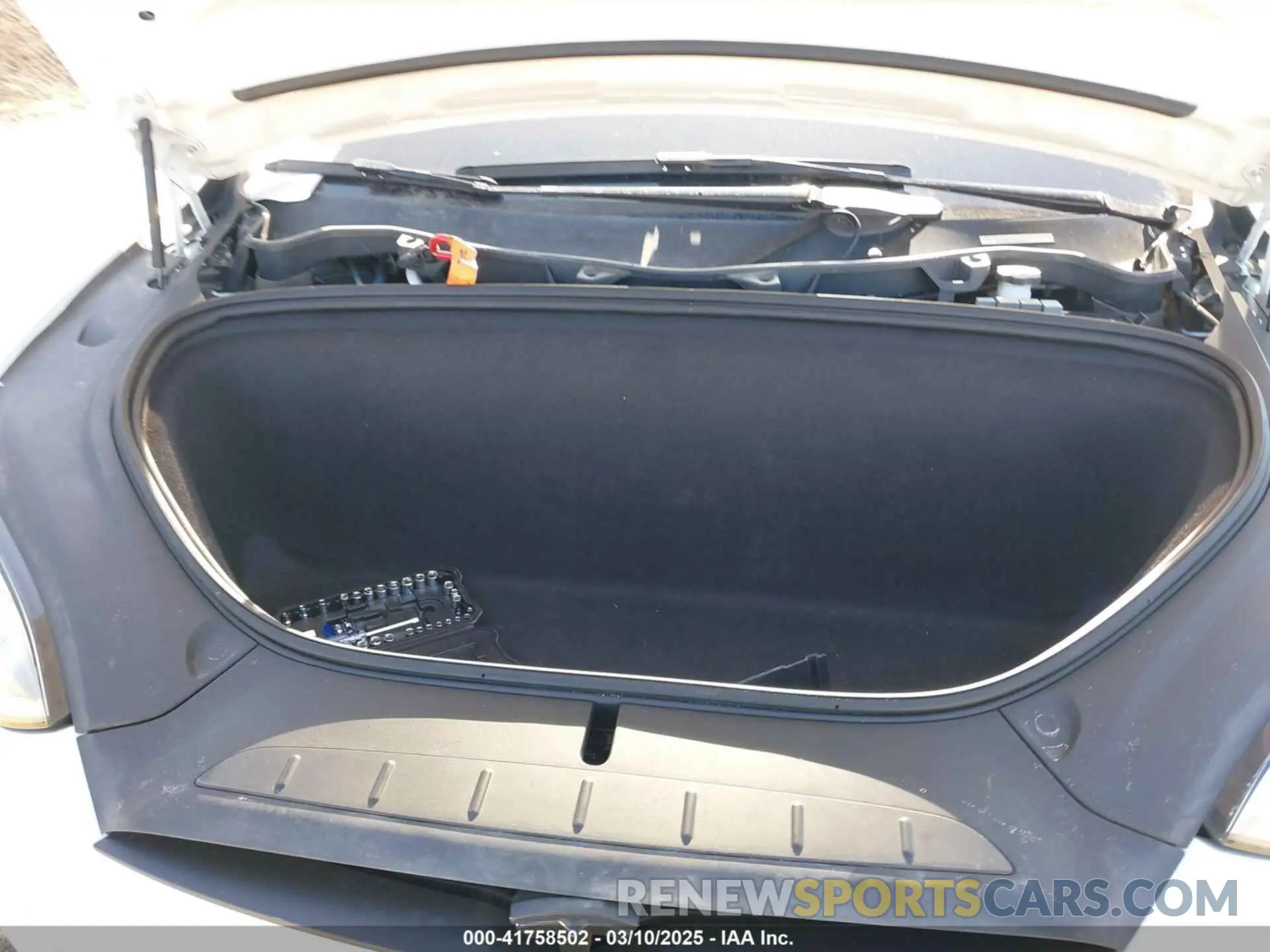 10 Photograph of a damaged car 5YJXCBE45KF157640 TESLA MODEL X 2019